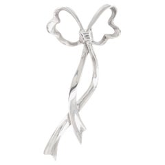 Tiffany & Co. d'epoca. Spilla con fiocco figurato in argento sterling