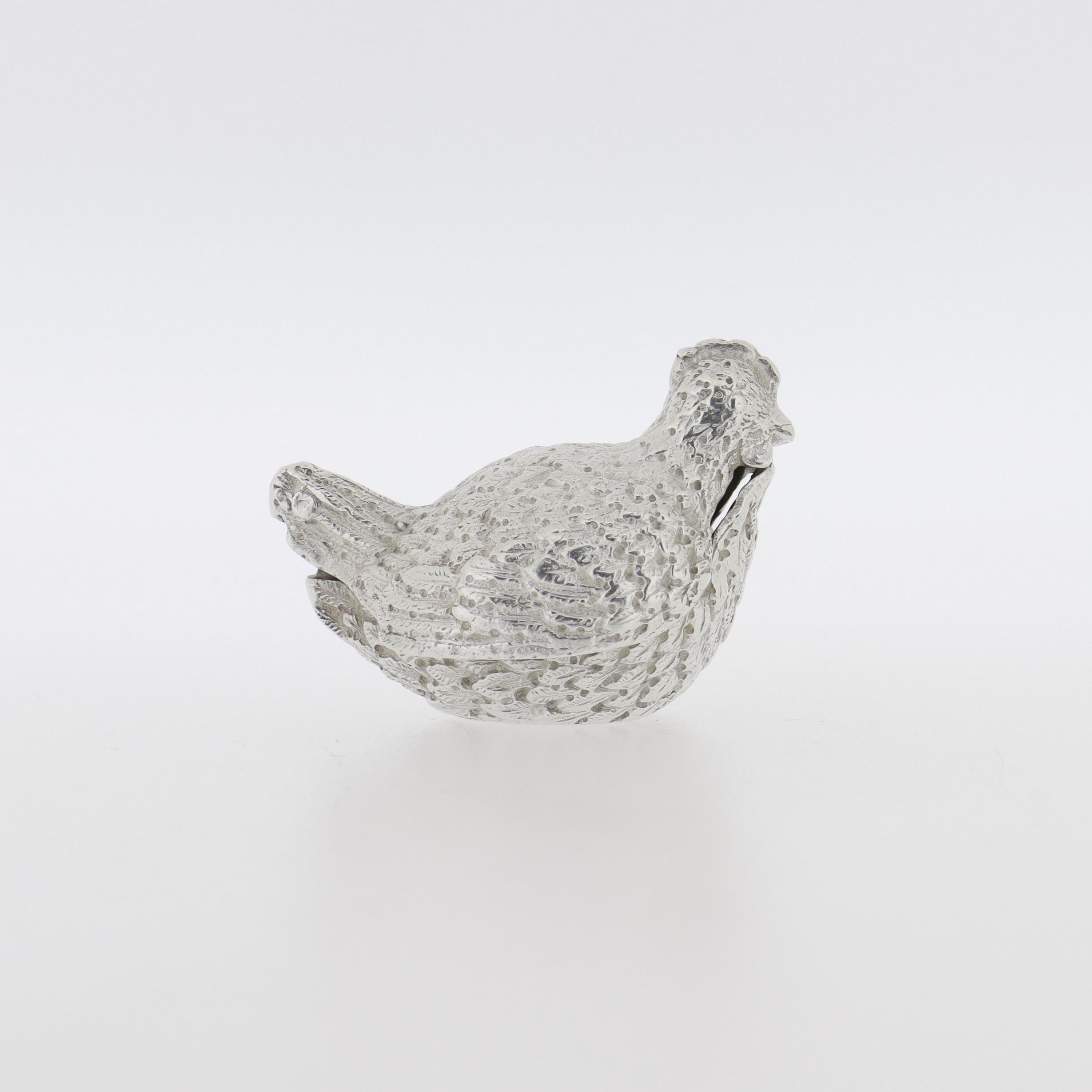 Tiffany & Co. d'epoca. Scatola con cerniera in argento sterling raffigurante una gallina o un pollo in vendita 1