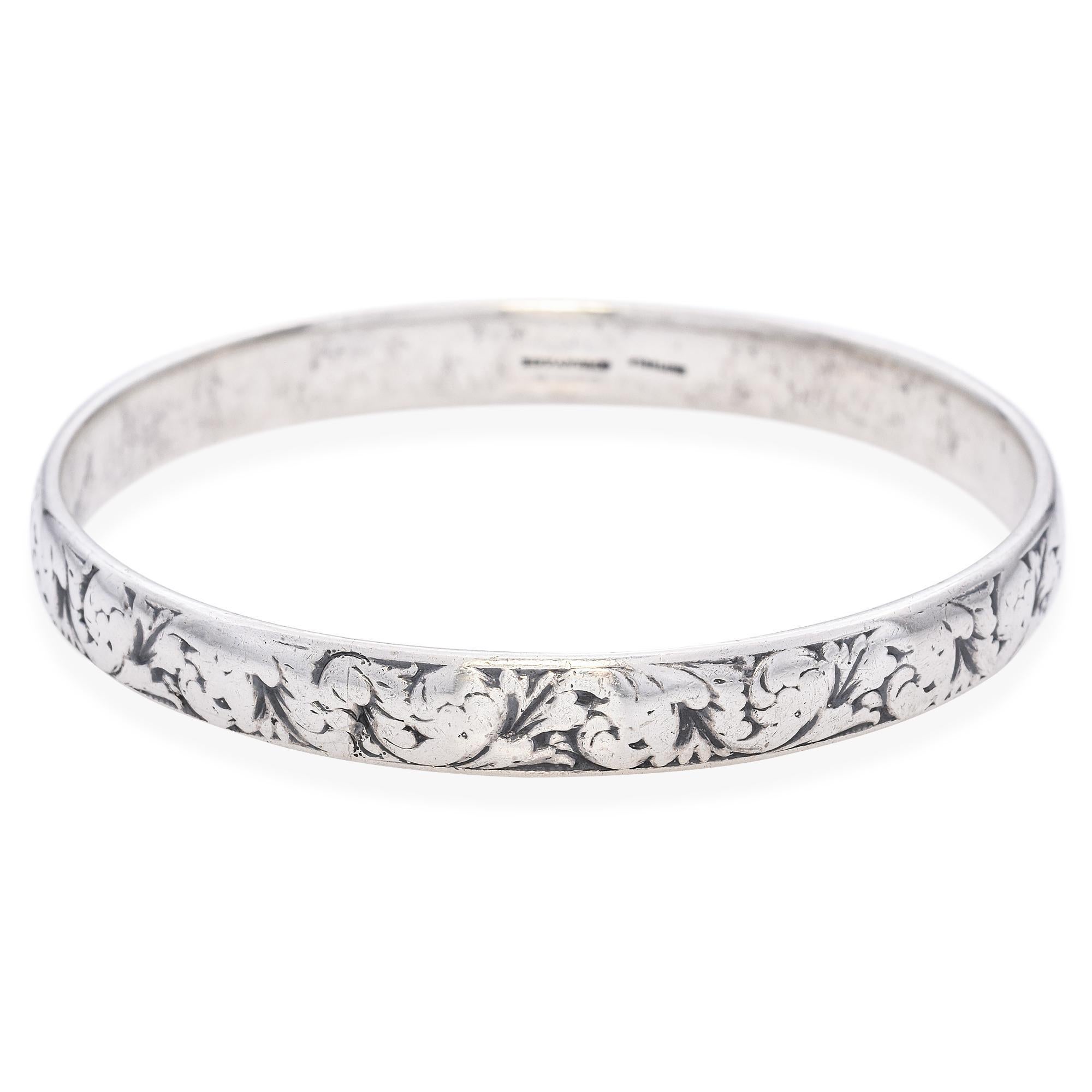 Vintage Tiffany & Co. Sterling Silver Floral Motif Bangle Bracelet In Good Condition For Sale In New York, NY