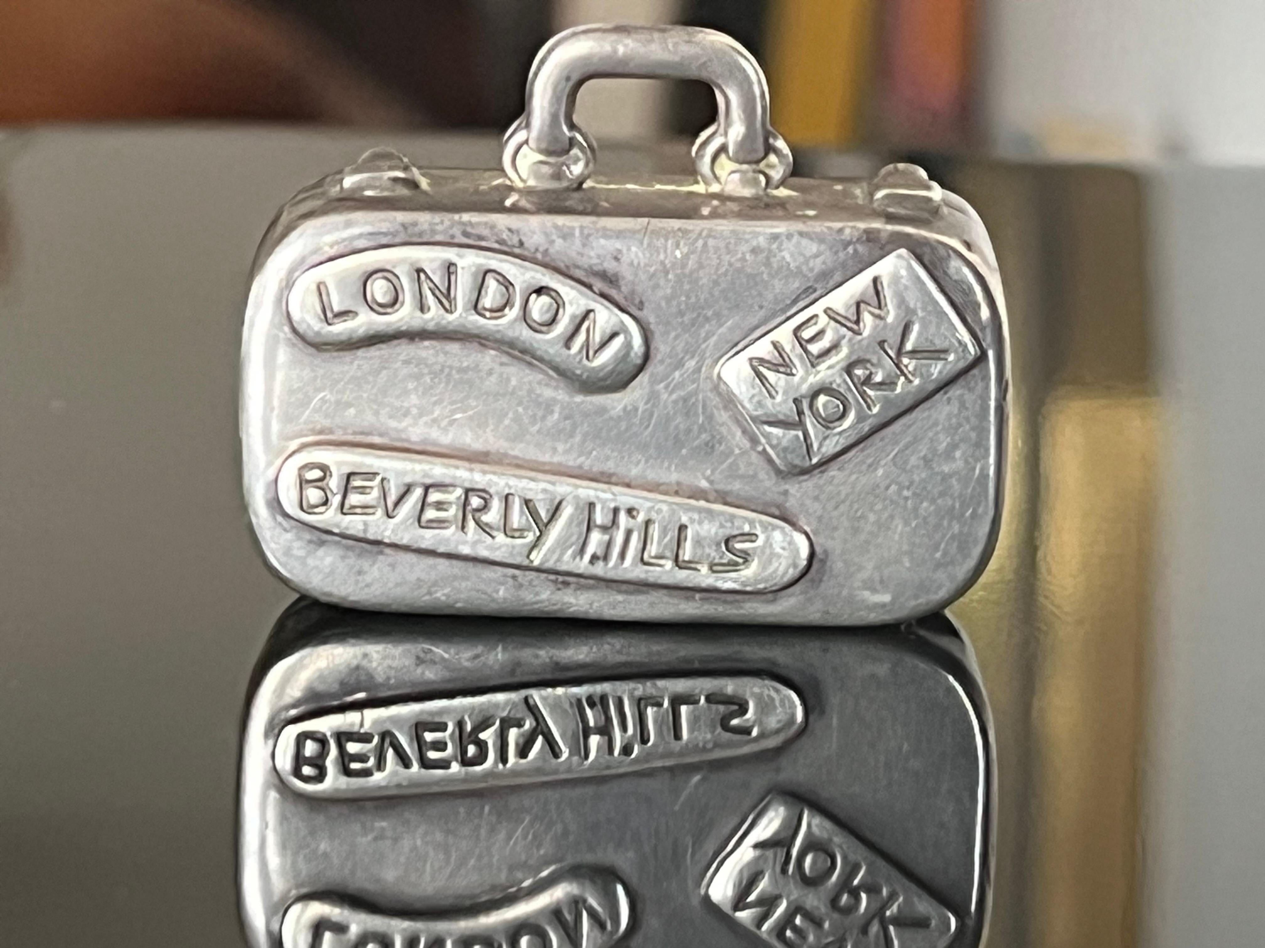 Argent sterling Vintage Tiffany & Co Sterling Silver Luggage Suitcase Pill Box en vente
