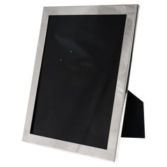 Vintage Tiffany
Co. Sterling Silver Mid-Century Picture or Photo Frame Vintage Tiffany
Co. Sterling Silver Mid-Century Picture or Photo Frame