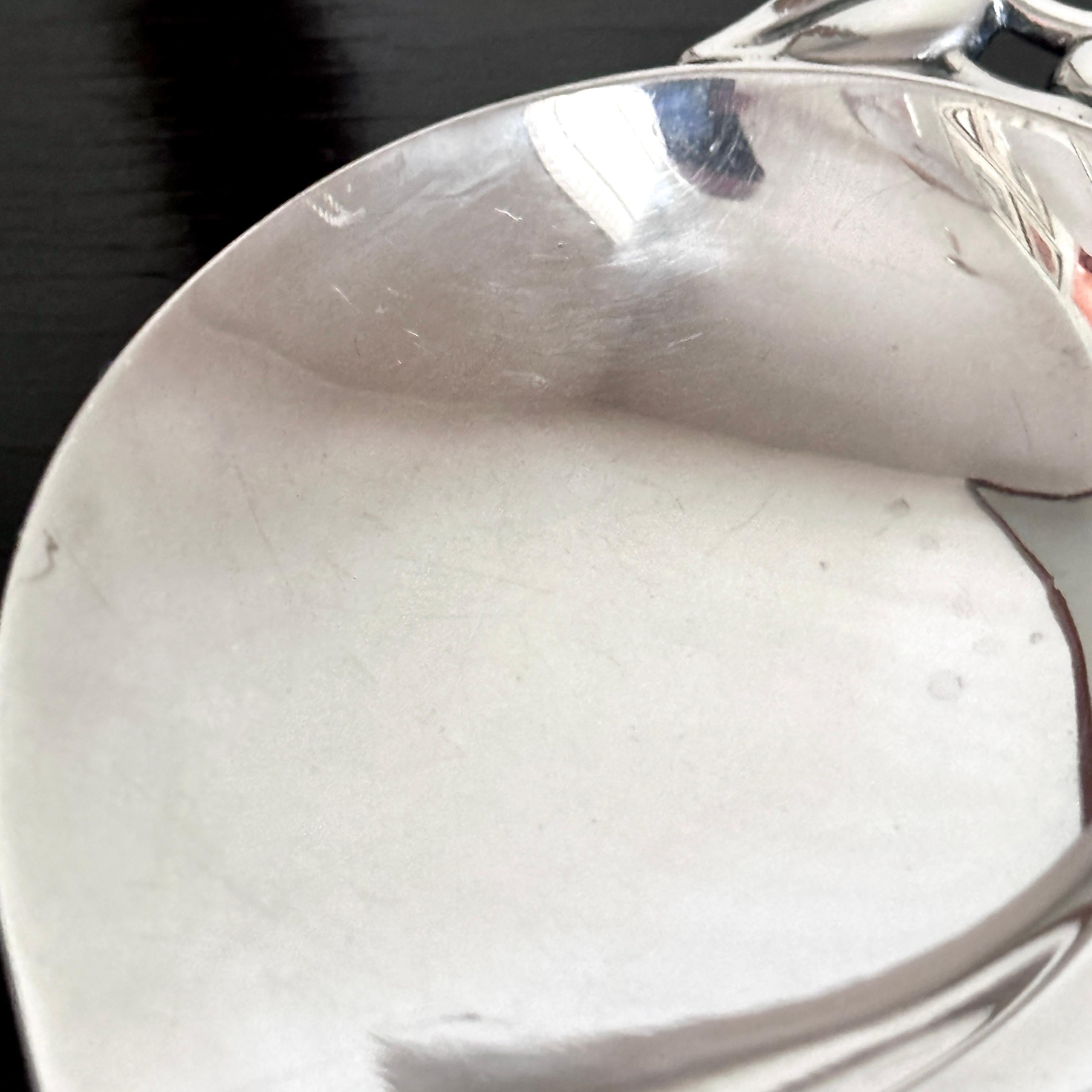 Weinlese Tiffany & Co. Sterling Silber Nussblattförmige Schale mit Kugelfüßen im Angebot 4