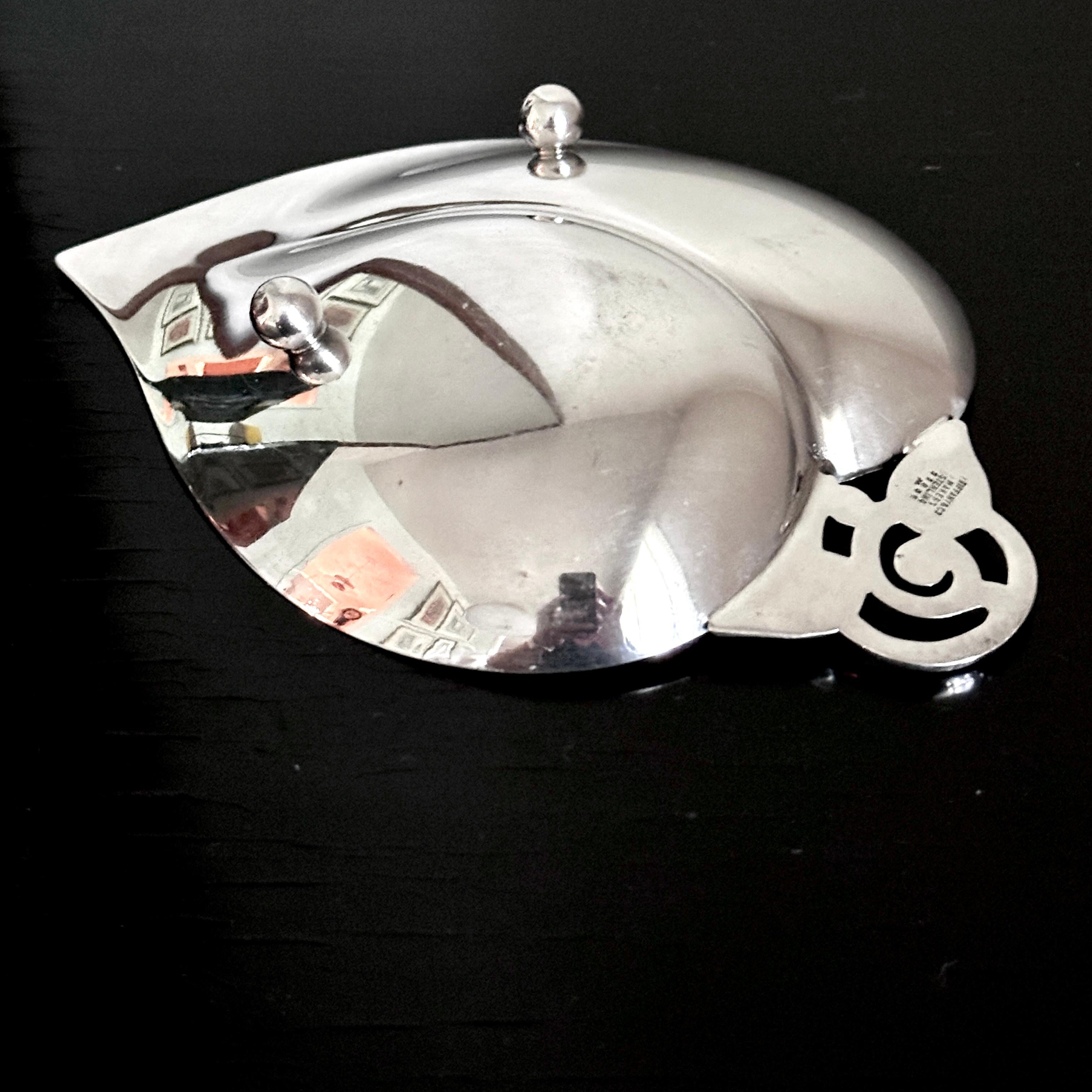 Weinlese Tiffany & Co. Sterling Silber Nussblattförmige Schale mit Kugelfüßen (Sterlingsilber) im Angebot