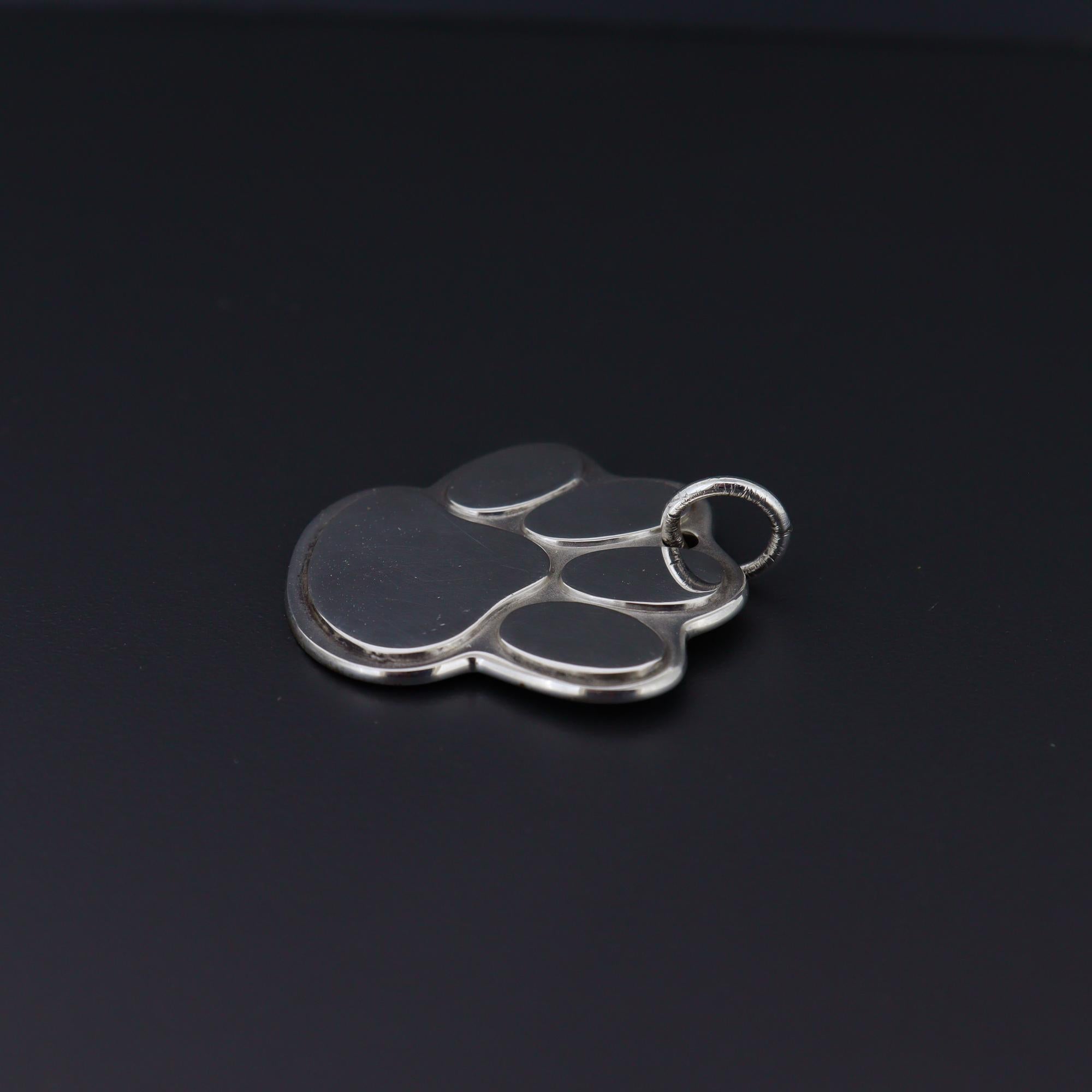 Tiffany & Co. d'epoca. Ciondolo o charme a forma di zampa in argento sterling in vendita 2