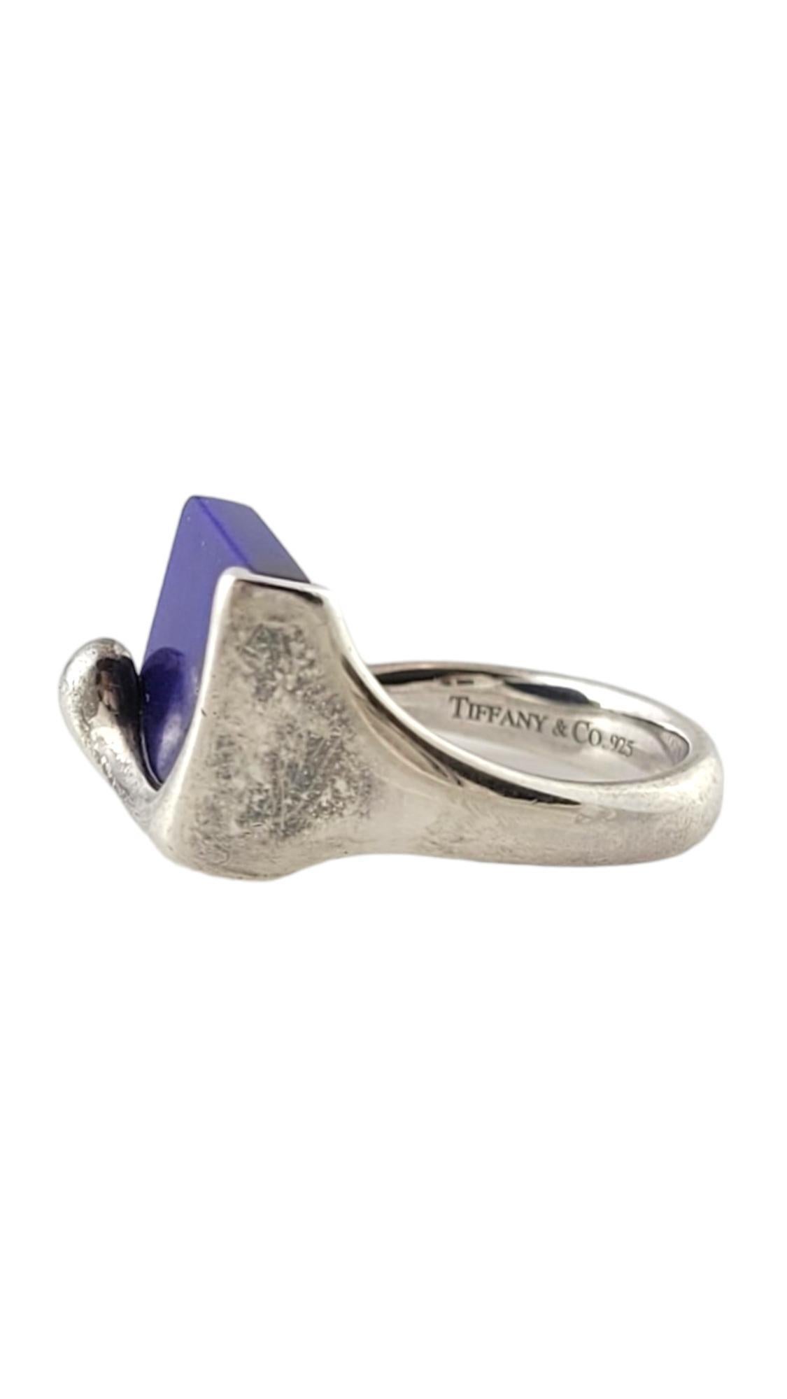Weinlese Tiffany & Co. Sterling Silber Peretti Blau Lapis Ring Größe 5,75

Dieser atemberaubende Ring aus Sterlingsilber des Designers Tiffany & Co. ist mit einem wunderschönen blauen Lapis-Stein besetzt!

Ringgröße: 5.75
Schaft: 3.52mm
Vorderseite: