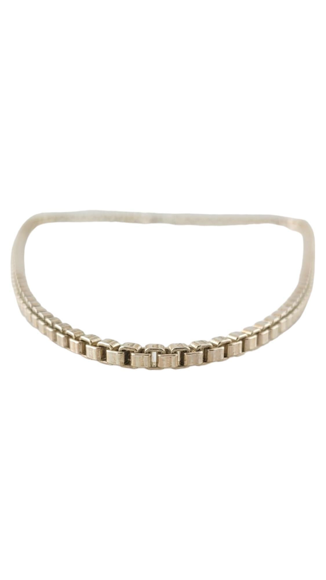 Weinlese Tiffany & Co. Venezianische Gliederkette aus Sterlingsilber

Diese wunderschöne venezianische Gliederkette von Tiffany & Co. ist aus Sterlingsilber gefertigt und würde an jedem gut aussehen!

Kettenlänge: 17.75