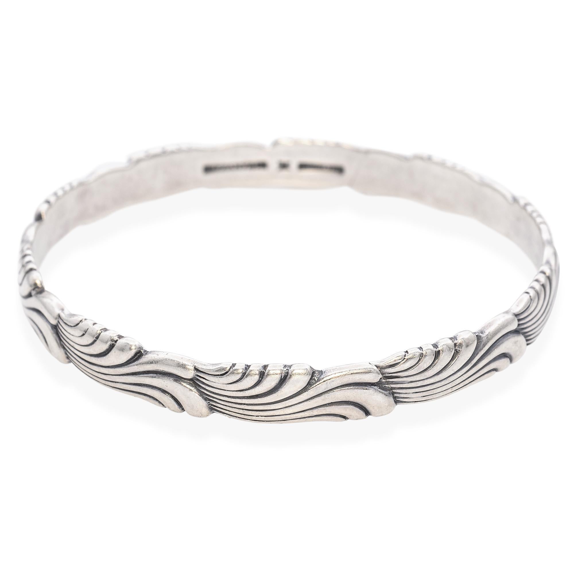 Donna Tiffany & Co. d'epoca. Bracciale con motivo a onde in argento sterling in vendita