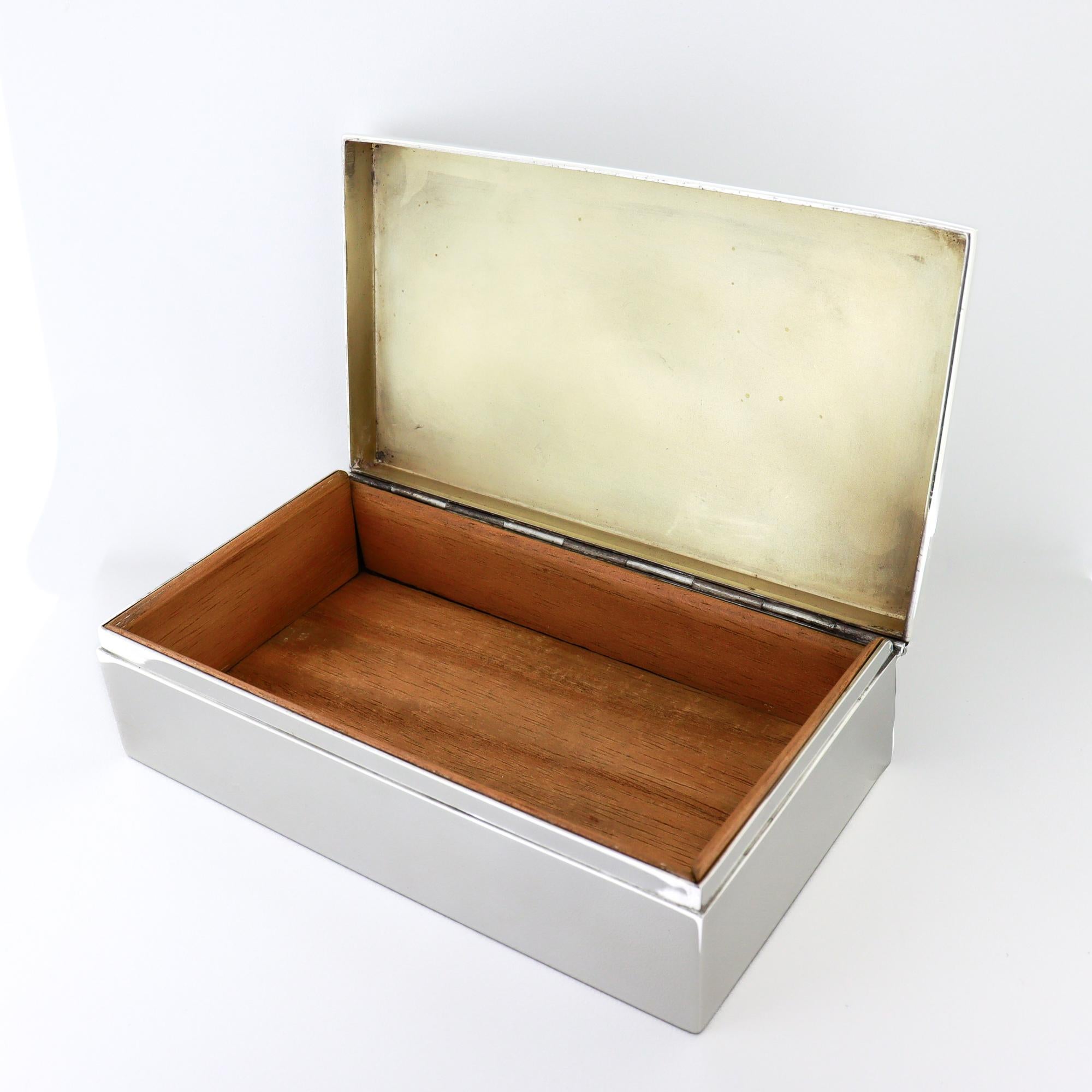 Tiffany & Co. d'epoca. Scatola in argento 925 e foderata in Wood In condizioni buone a Philadelphia, PA
