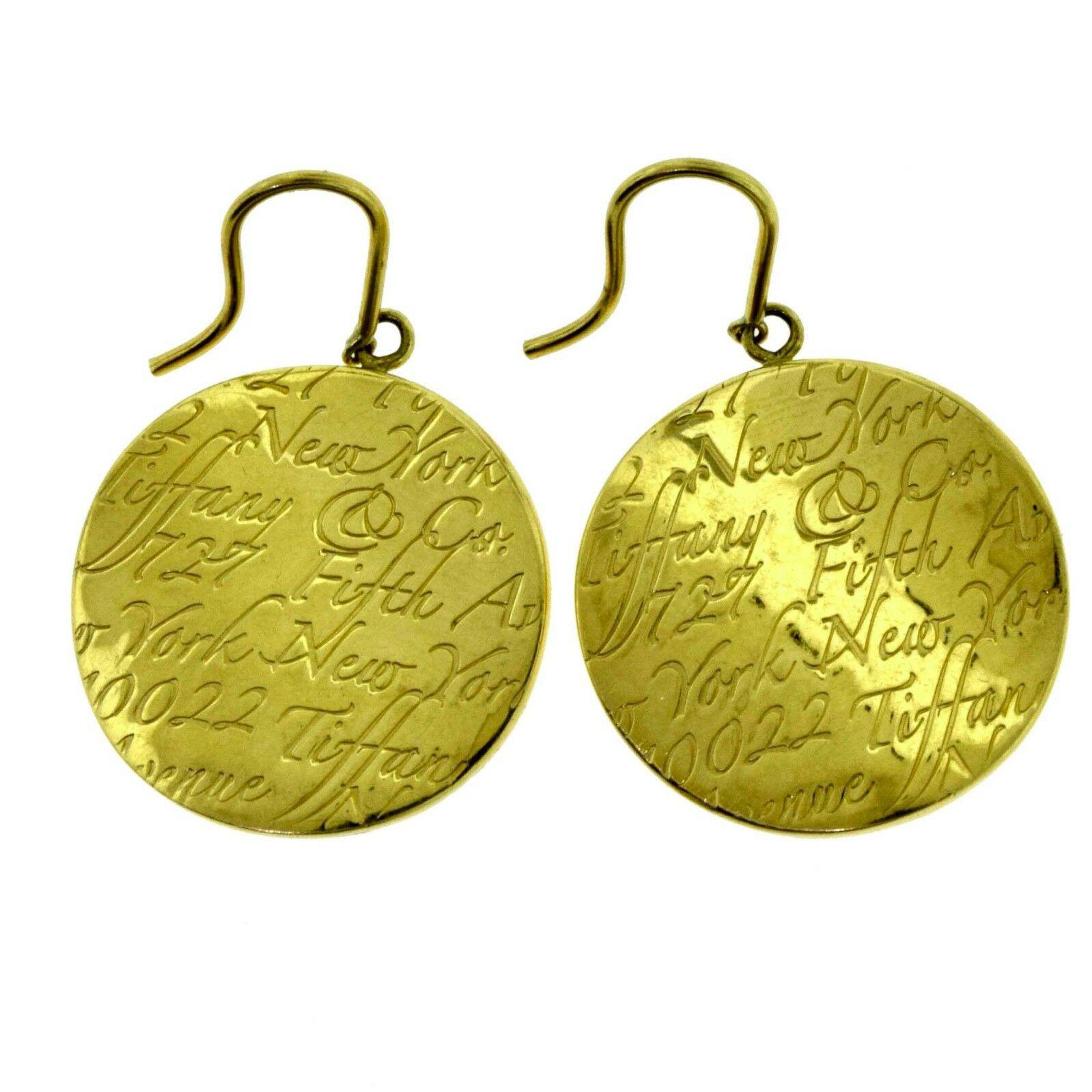 Vintage Tiffany & Co. Pendants d'oreilles en or jaune rond « Tiffany Notes » avec pendentifs Unisexe en vente