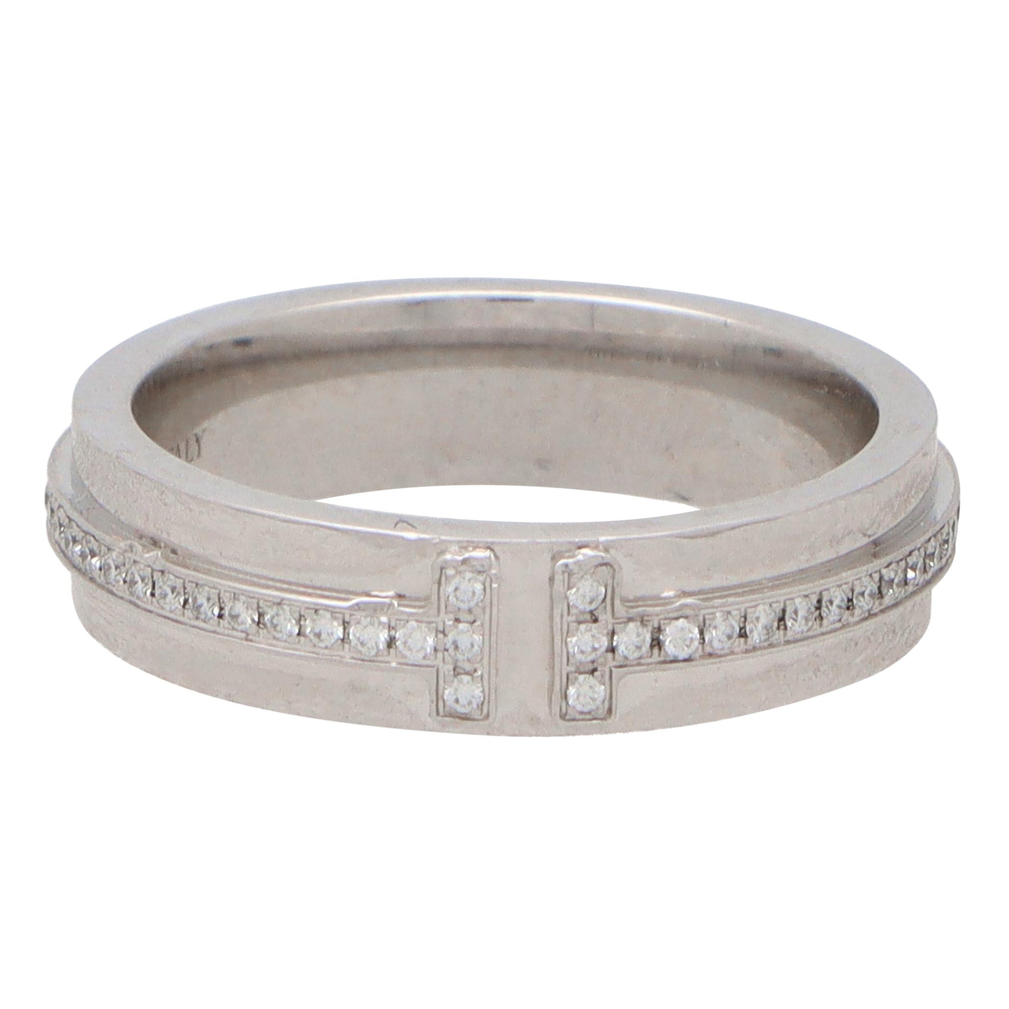 Bague vintage Tiffany &amp;amp; Co. "Tiffany T" en or blanc 18 carats avec diamants étroits