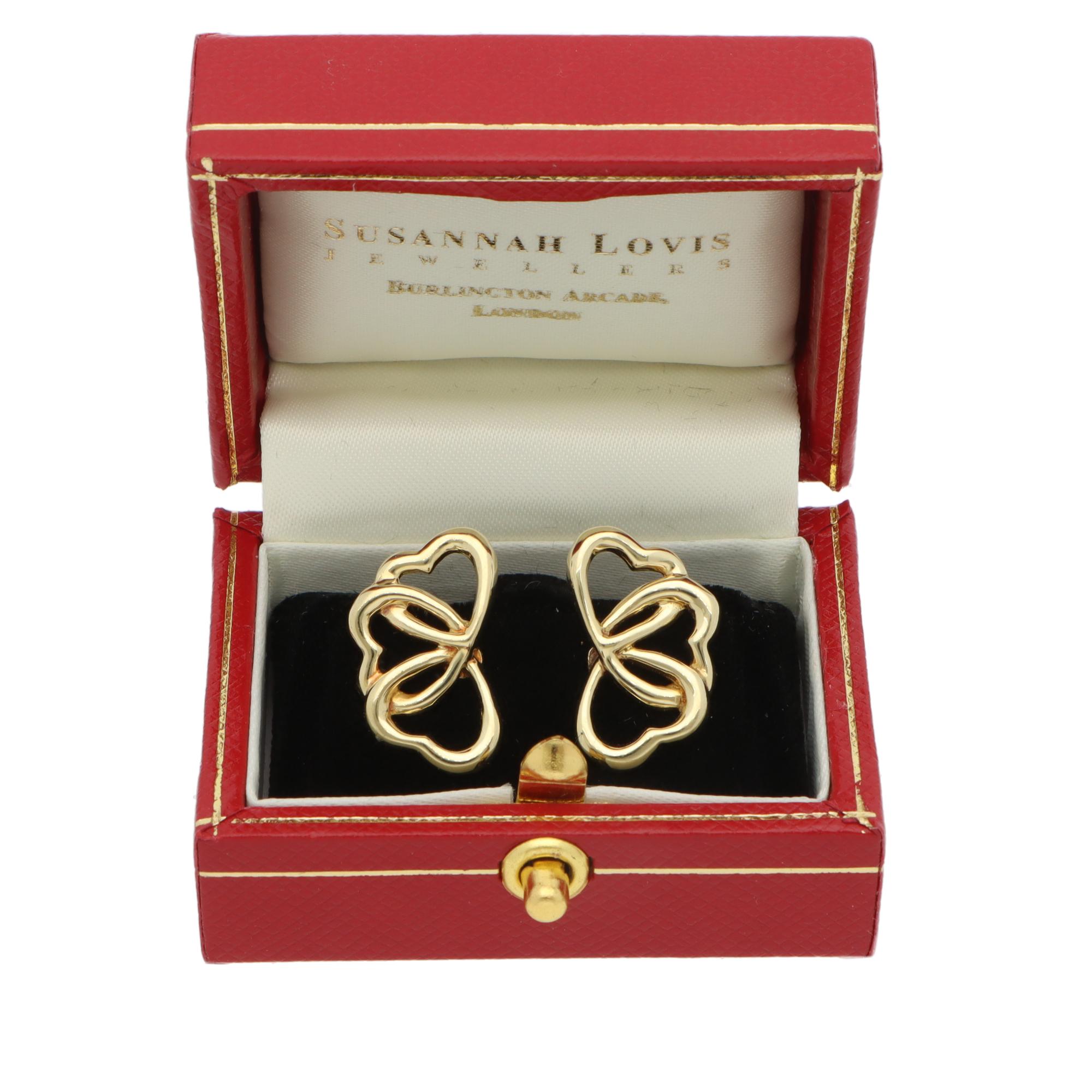 Vintage Tiffany & Co. Triple Heart Clip Earrings in Yellow Gold In Excellent Condition In London, GB