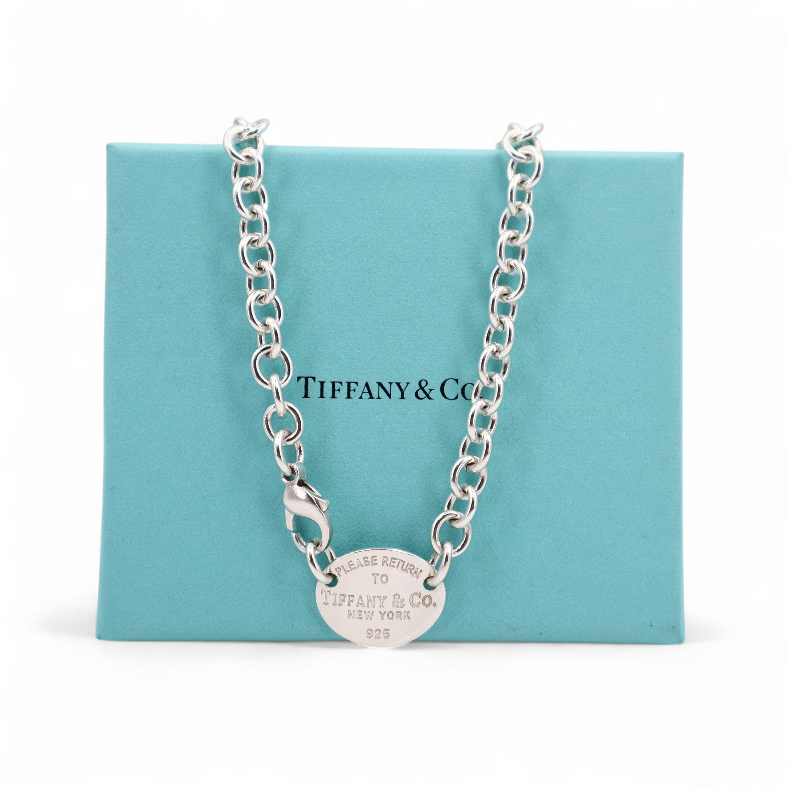 Tiffany & Co. d'epoca. Collana con medaglietta ovale Ultra in argento sterling in vendita 1