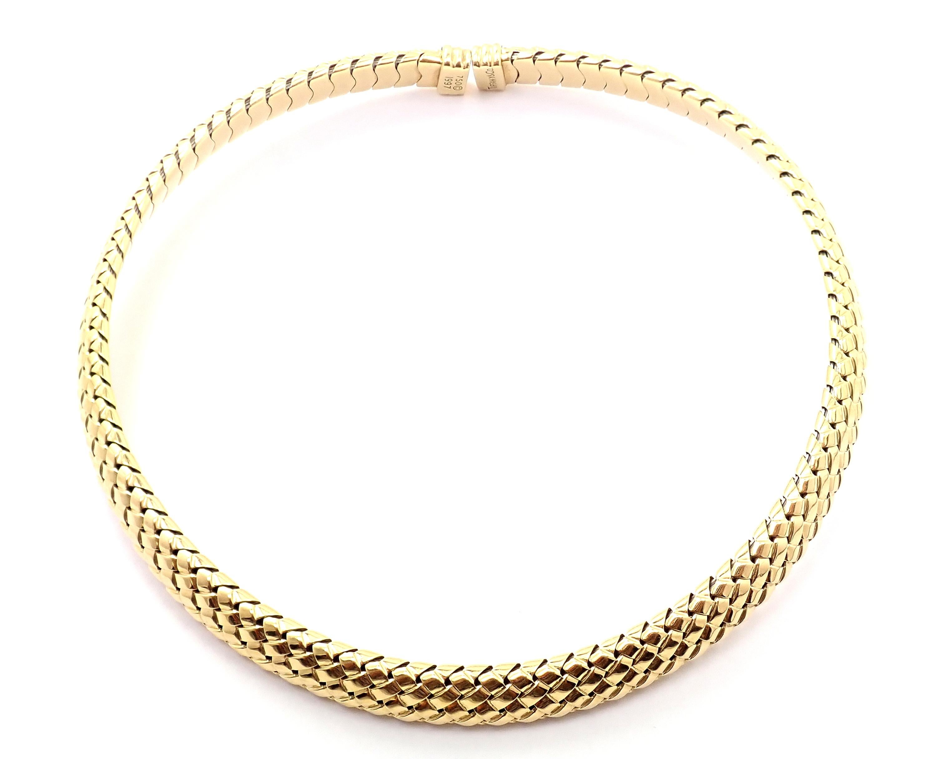 Vintage Tiffany & Co. Vannerie Basket Weave Yellow Gold Choker Necklace In Excellent Condition In Holland, PA
