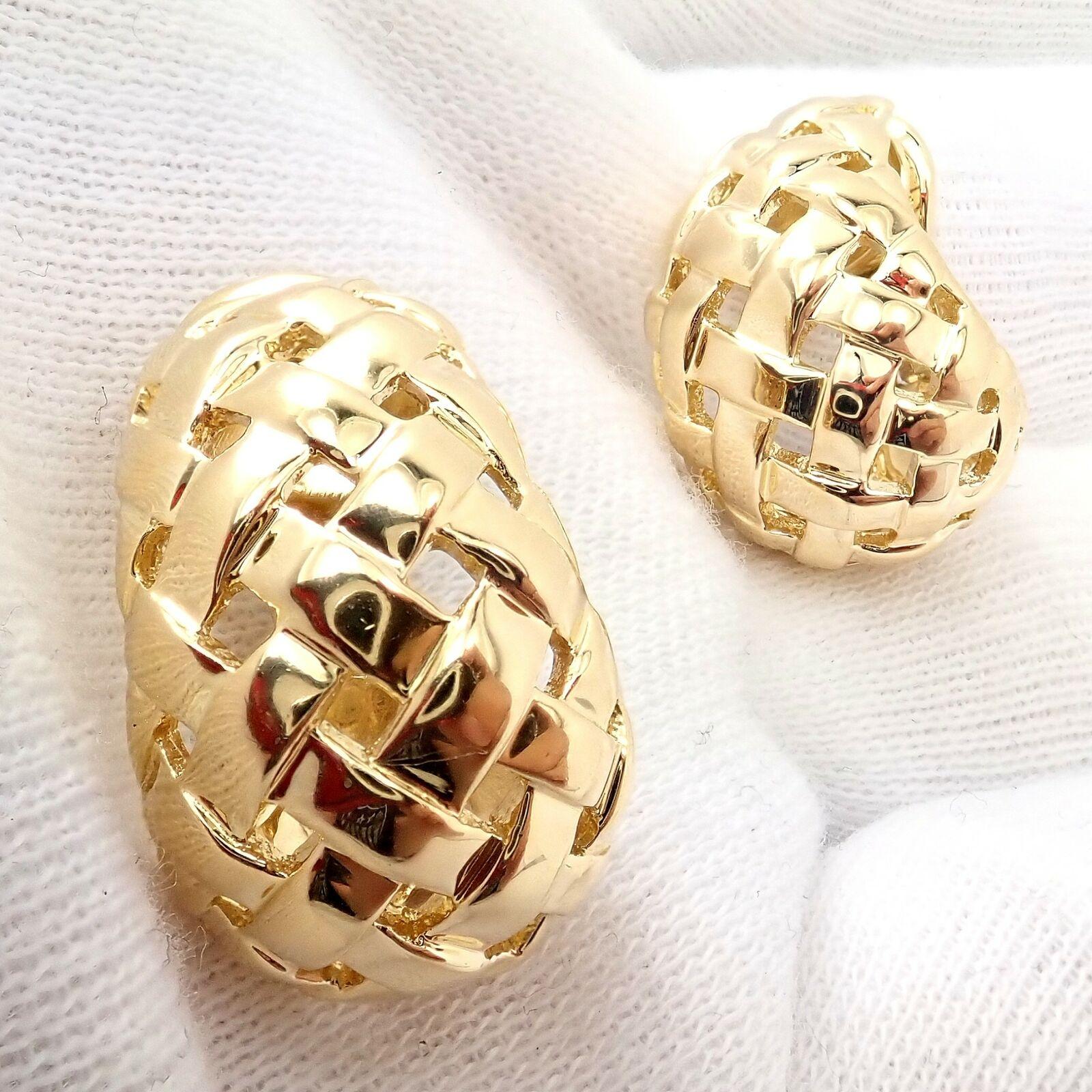 Women's or Men's Vintage Tiffany & Co. Vannerie Basket Weave Yellow Gold Hoop Earrings