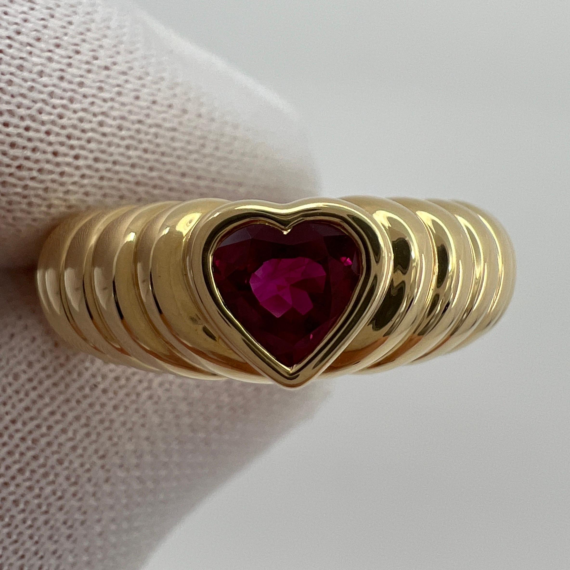Vintage Tiffany & Co. Vivid Blood Red Ruby Heart Cut 18k Yellow Gold Band Ring For Sale 1