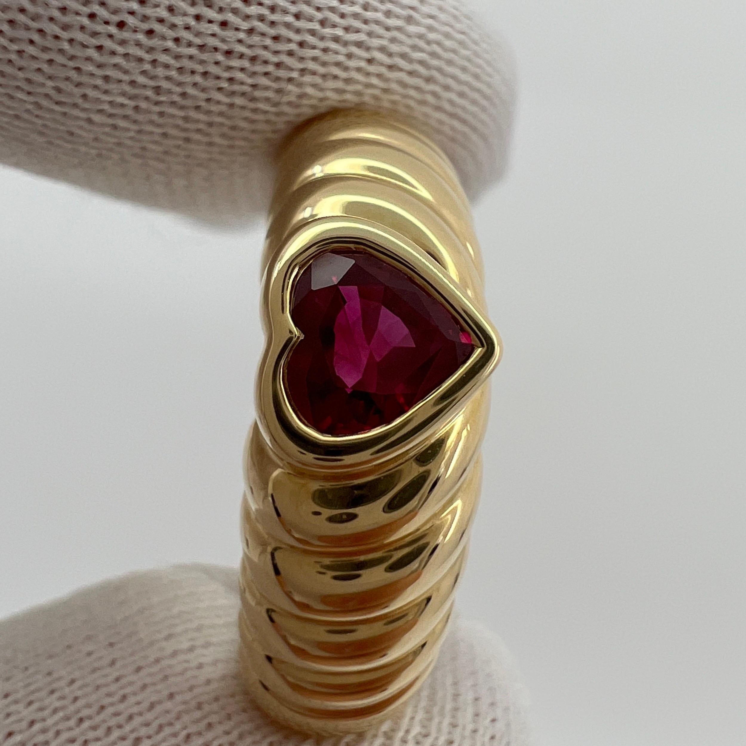 Vintage Tiffany & Co. Vivid Blood Red Ruby Heart Cut 18k Yellow Gold Band Ring For Sale 2