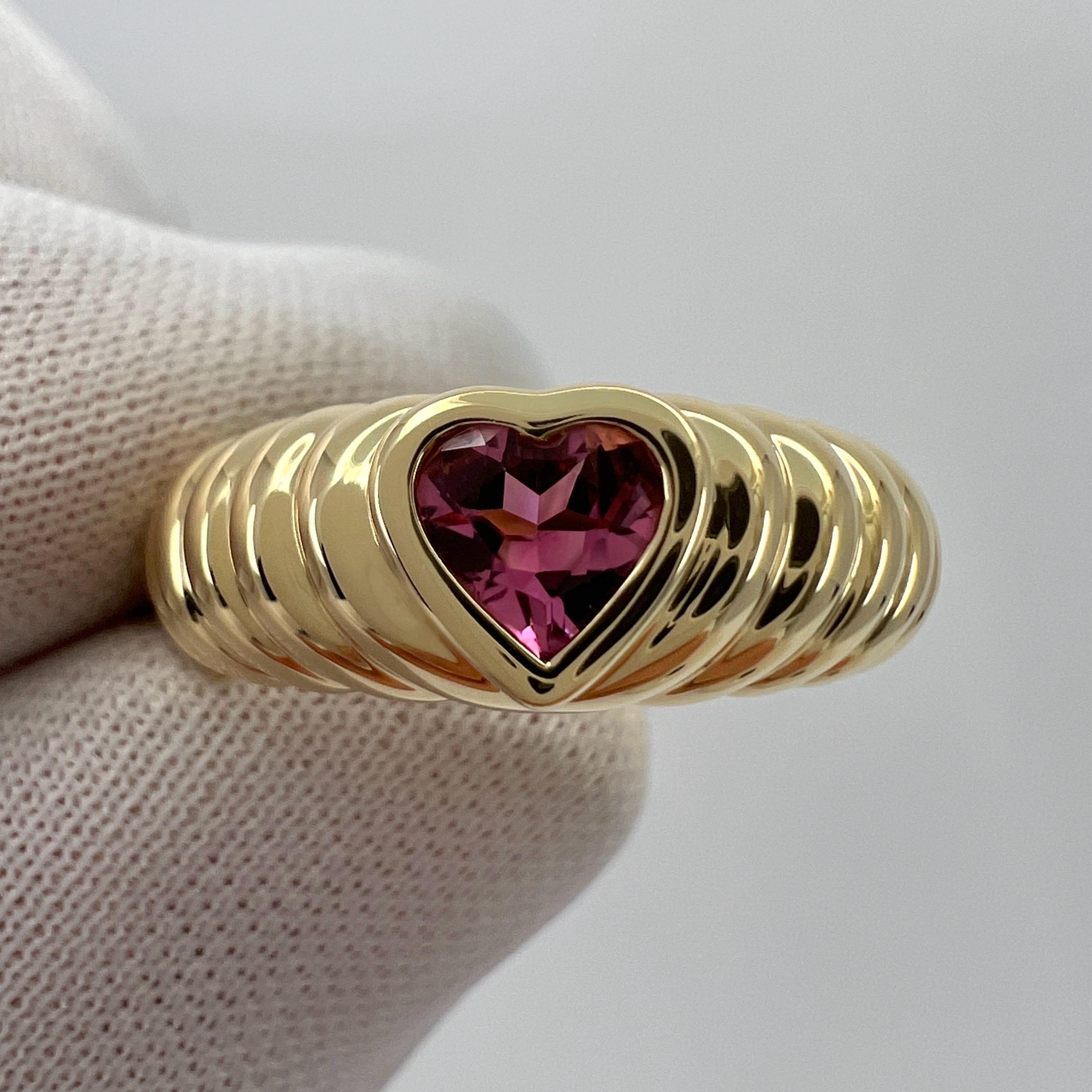 Women's Vintage Tiffany & Co. Vivid Pink Tourmaline Heart Cut 18k Yellow Gold Band Ring For Sale