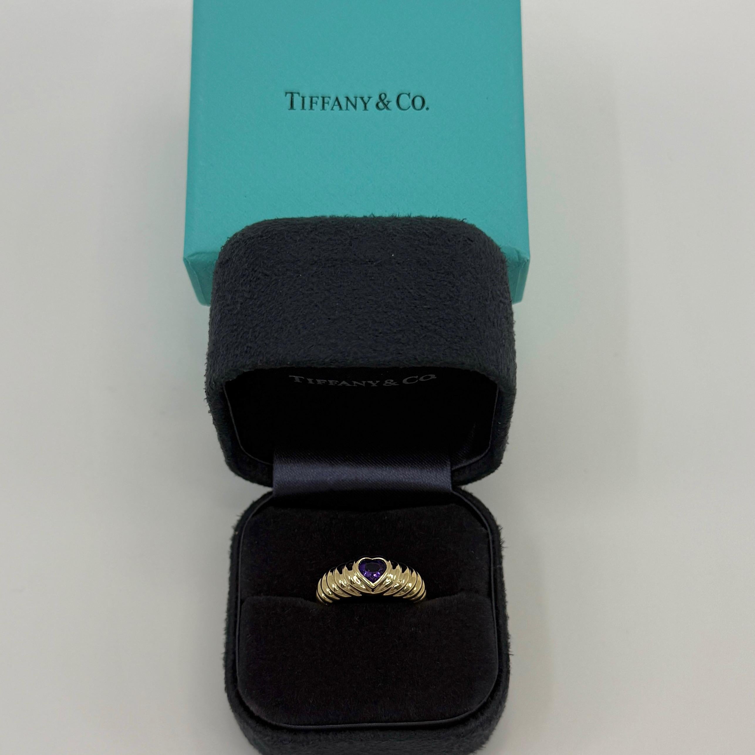 Vintage Tiffany & Co. Bague en or jaune 18k avec améthyste violette taillée en cœur en vente 2