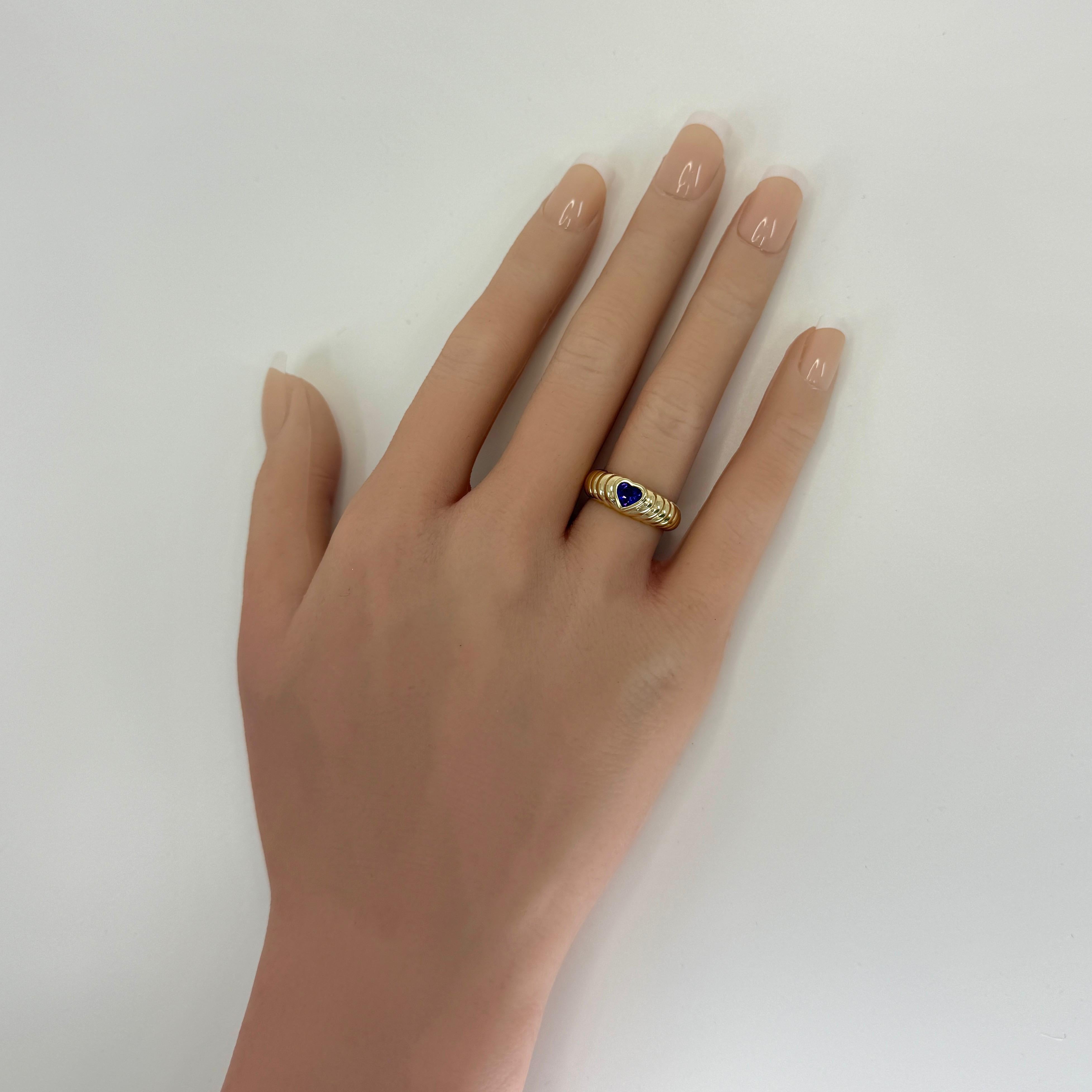 Vintage Tiffany & Co. Bague en or jaune 18k avec améthyste violette taillée en cœur en vente 3