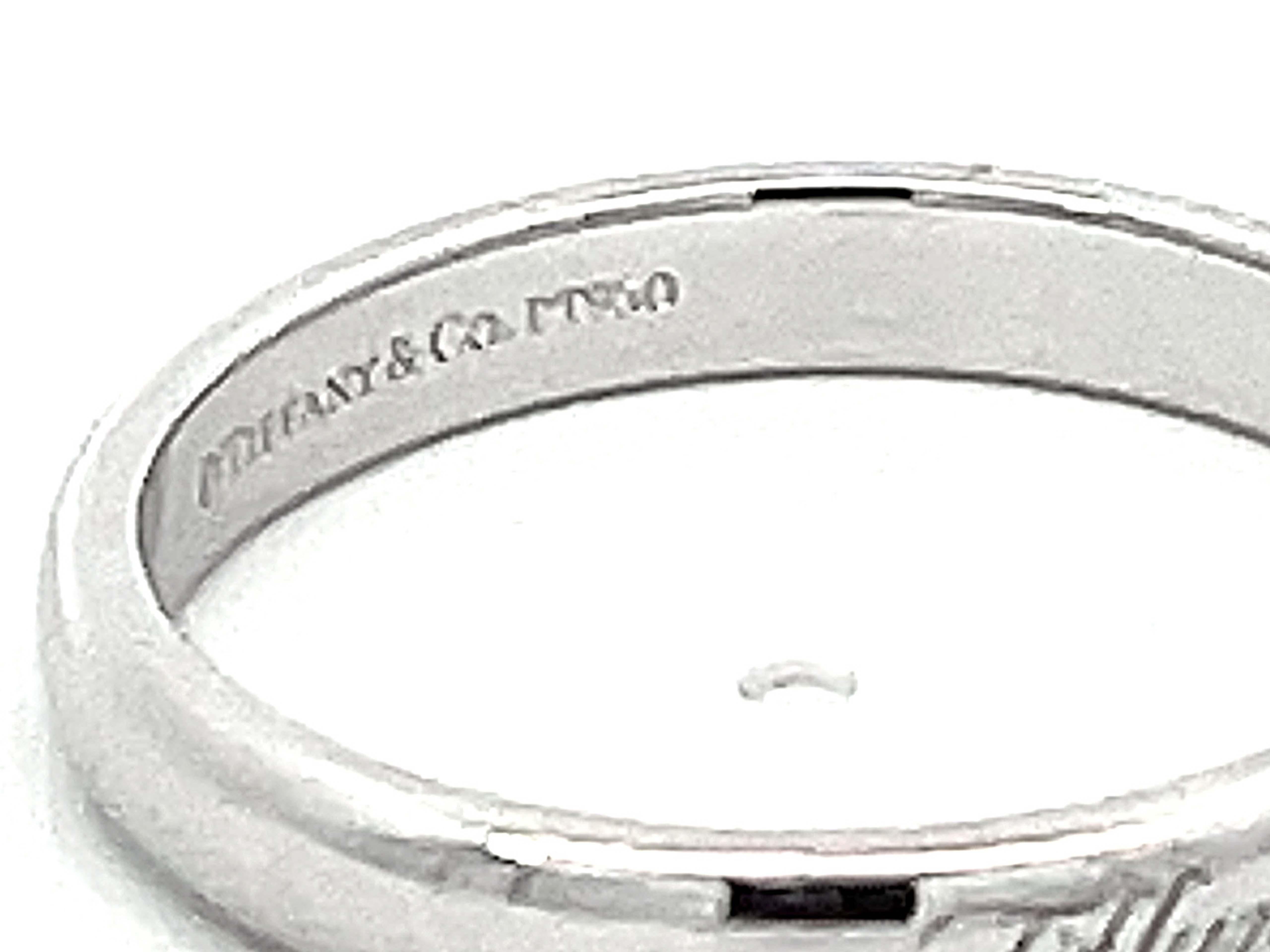 Vintage Tiffany & Co. Wedding Band Ring in Platinum In Excellent Condition For Sale In Honolulu, HI
