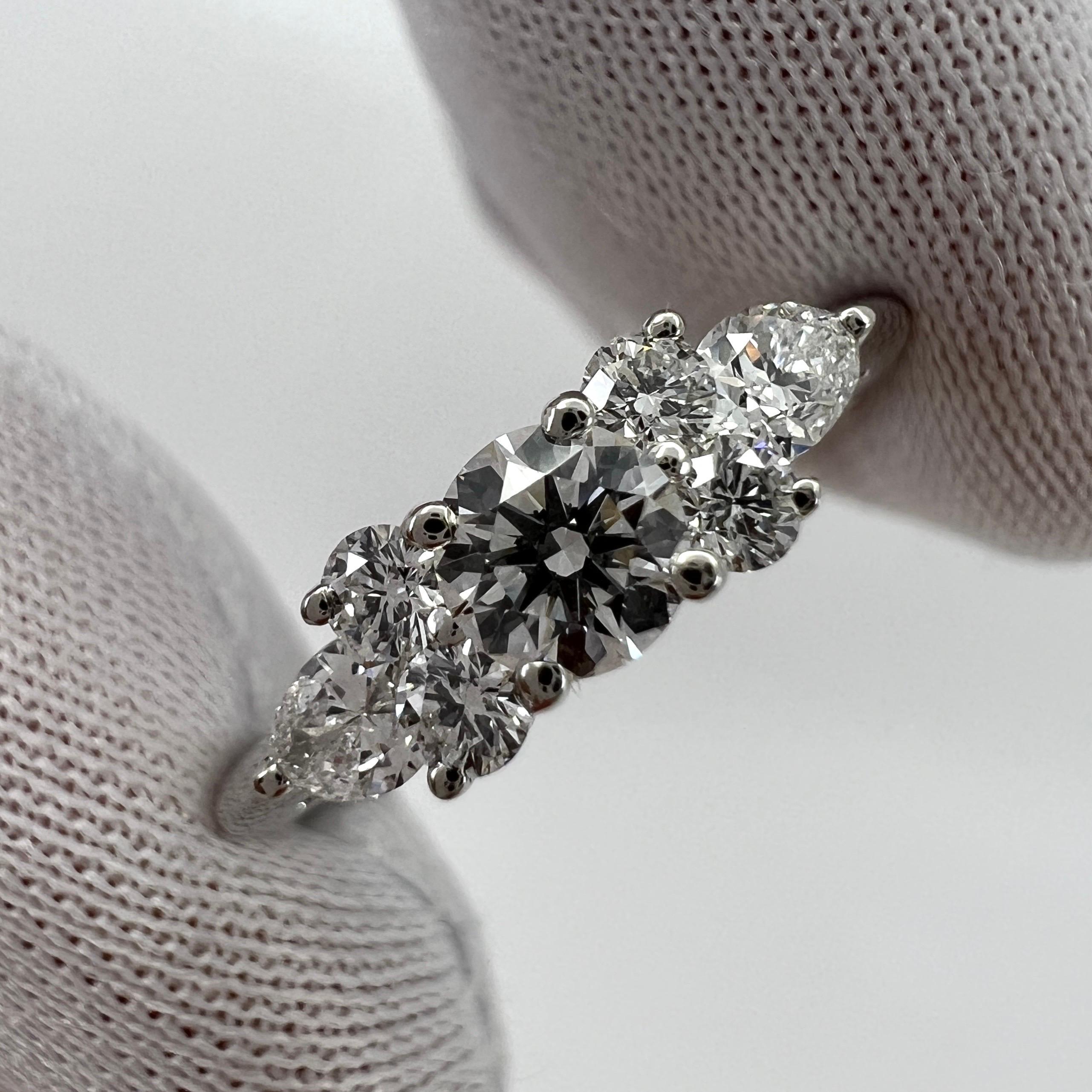 Vintage Tiffany & Co. Bague en platine avec diamants blancs ronds et taillés en poire Excellent état - En vente à Birmingham, GB