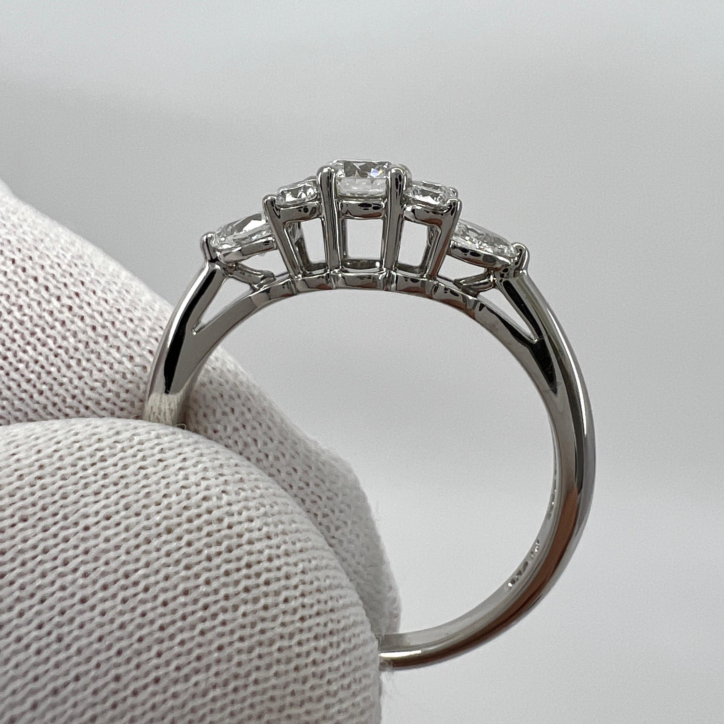 Vintage Tiffany & Co. Bague en platine avec diamants blancs ronds et taillés en poire en vente 1