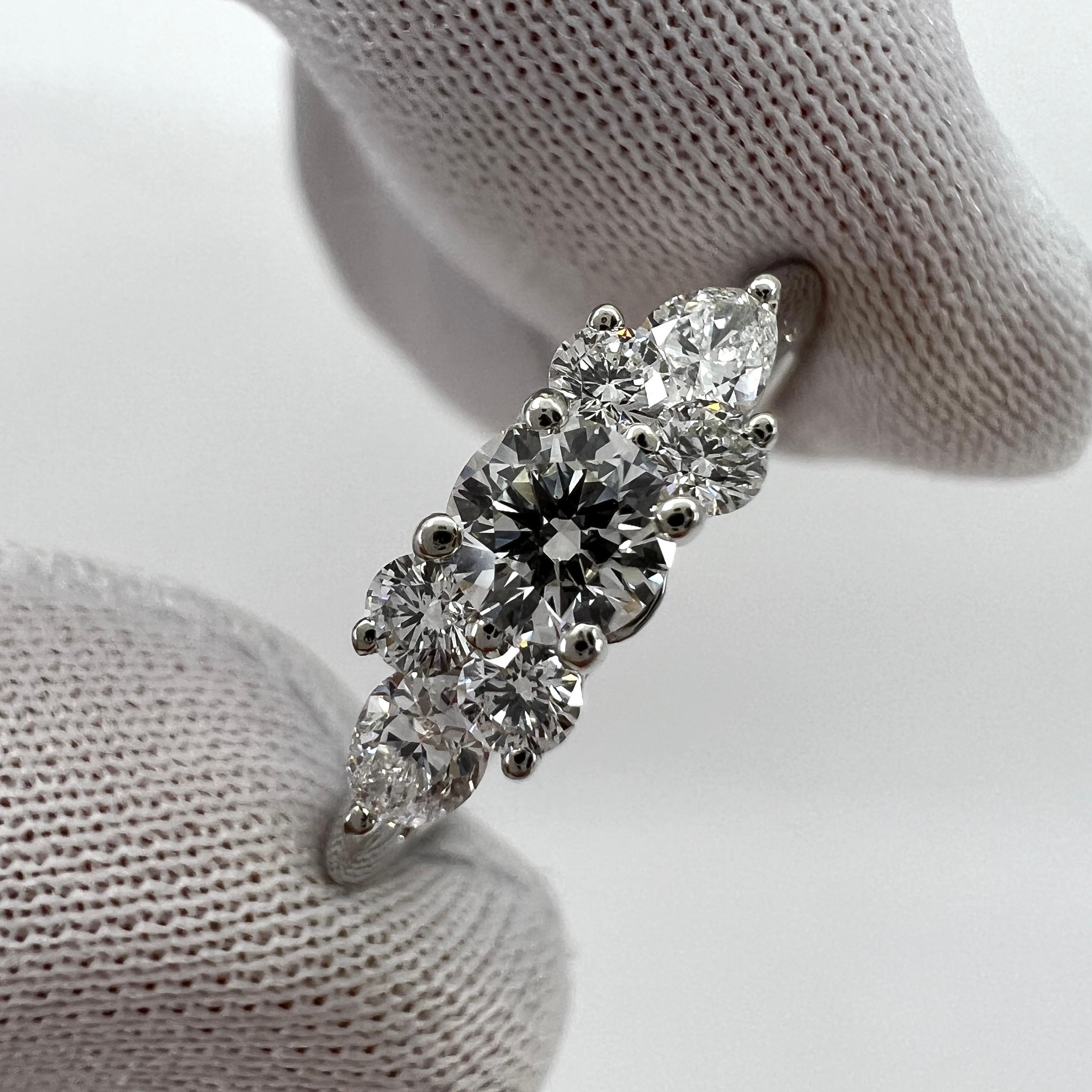 Vintage Tiffany & Co. Bague en platine avec diamants blancs ronds et taillés en poire en vente 4
