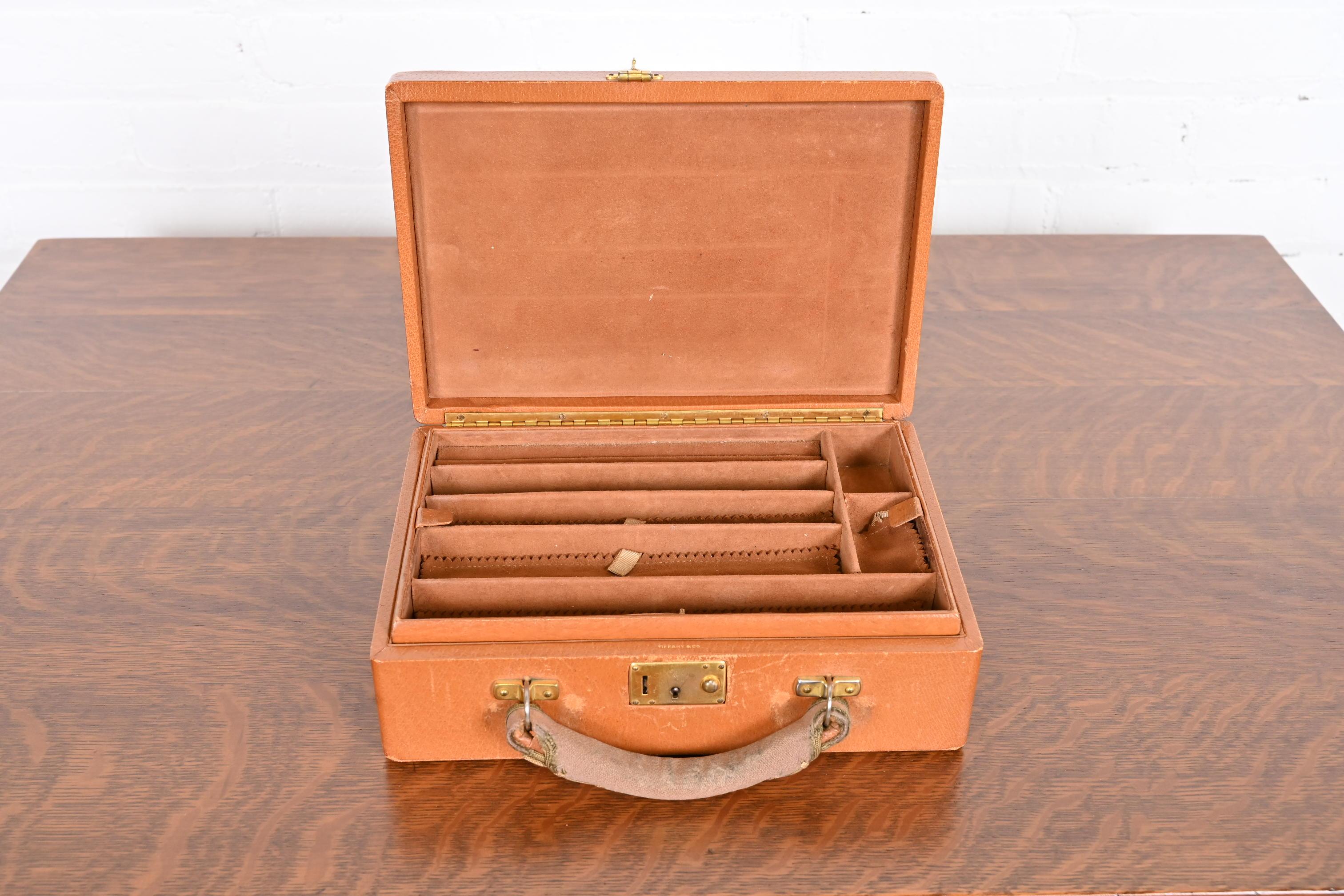 A stylish women's jewelry box or case

By Tiffany & Co.

New York, USA, Mid-20th Century

Beautiful camel-colored leather, with brushed suede interior. Includes original canvas travel cover.

Measures: 10.25