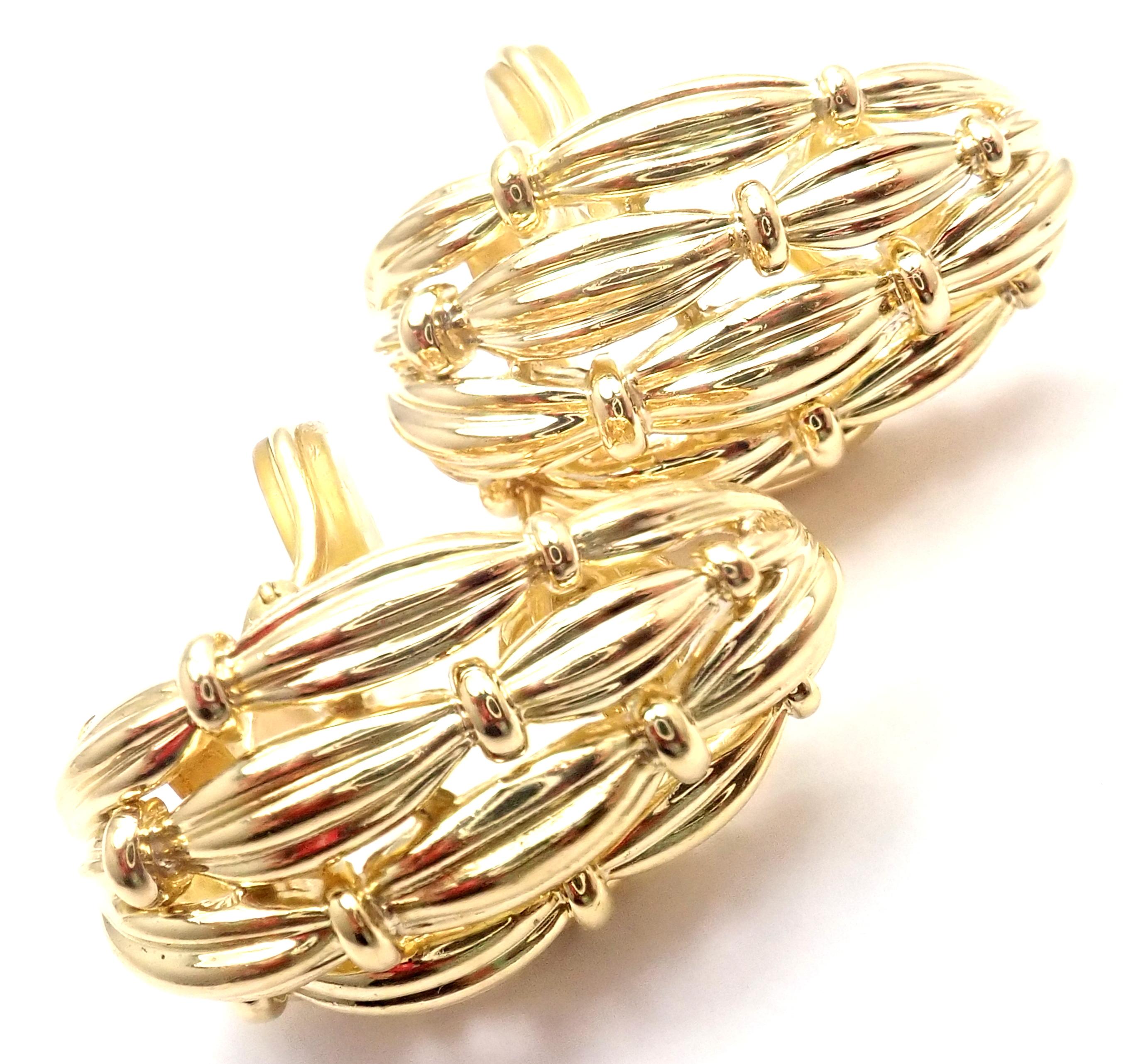18k Yellow Gold Vintage Woven Basketweave Earrings by Tiffany & Co.
These earrings are made for pierced ears.
Details:
Weight: 20.1 grams
Dimensions: 26mm x 17mm
Stamped Hallmarks: Tiffany & Co, 750, 1992
*Free Shipping within the United