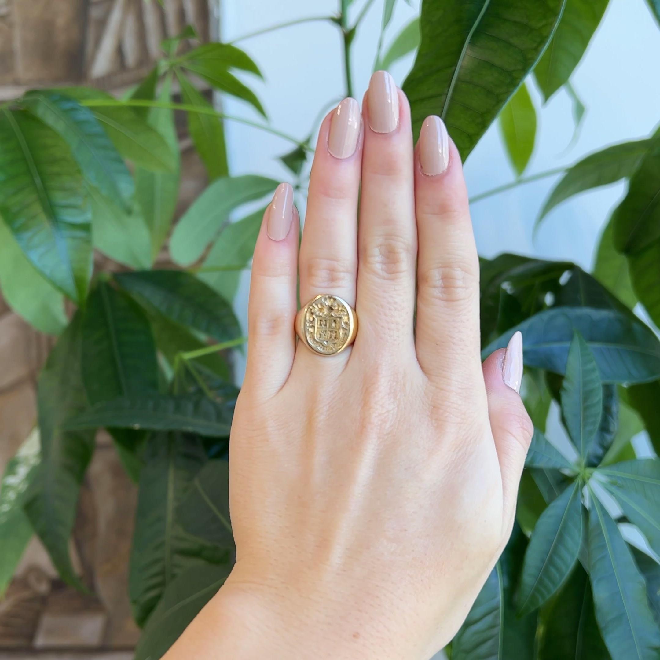 Siegelring aus Gelbgold von Tiffany & Co mit Wappen im Zustand „Hervorragend“ in Beverly Hills, CA