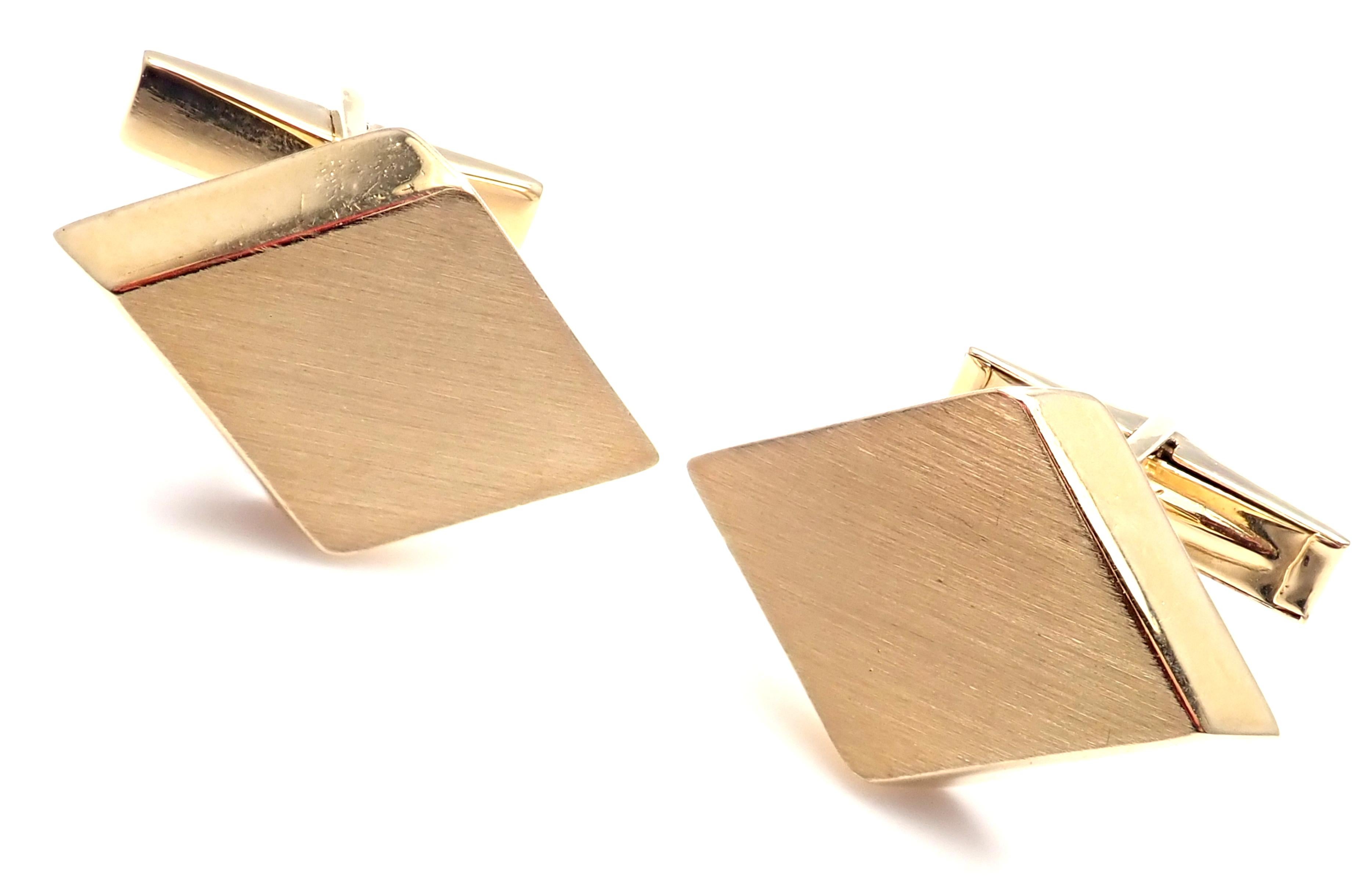 Vintage Tiffany & Co. Yellow Gold Cufflinks In Excellent Condition For Sale In Holland, PA