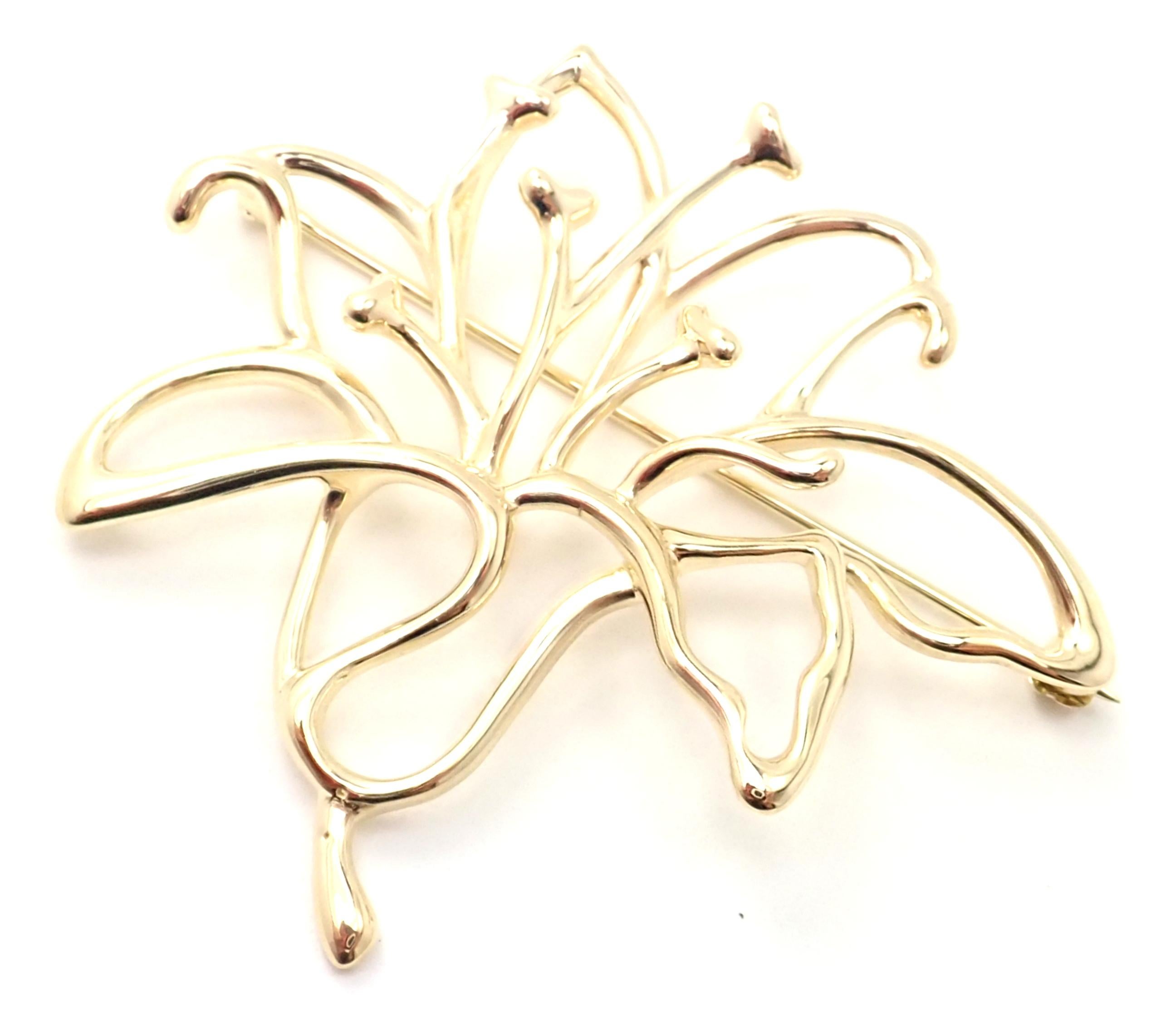 Vintage Tiffany & Co Yellow Gold Flower Brooch Pin In Excellent Condition In Holland, PA