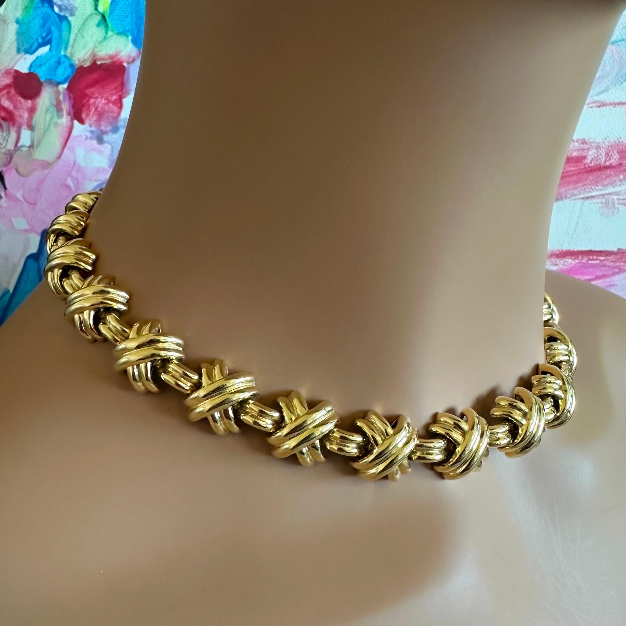 Donna Vintage Tiffany & Co. Collana in oro giallo con firma grande X Classic in vendita