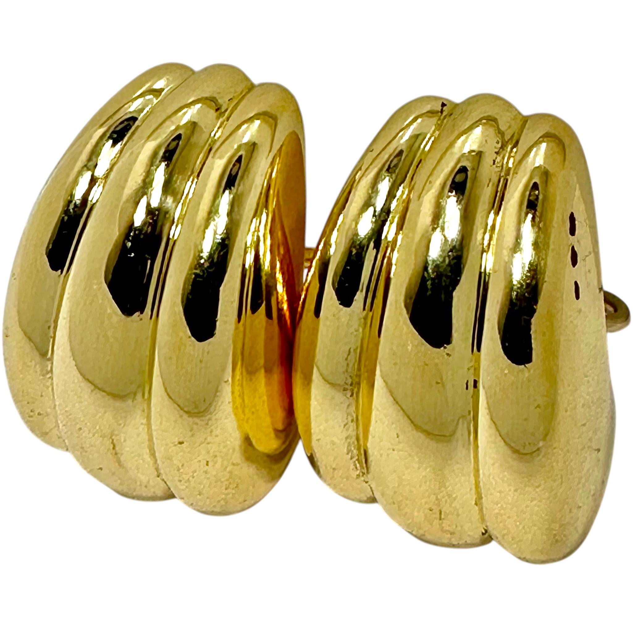 Modern Vintage Tiffany & Co.18K Yellow Gold Fluted Clip-On Earrings Ideal for Everyday For Sale