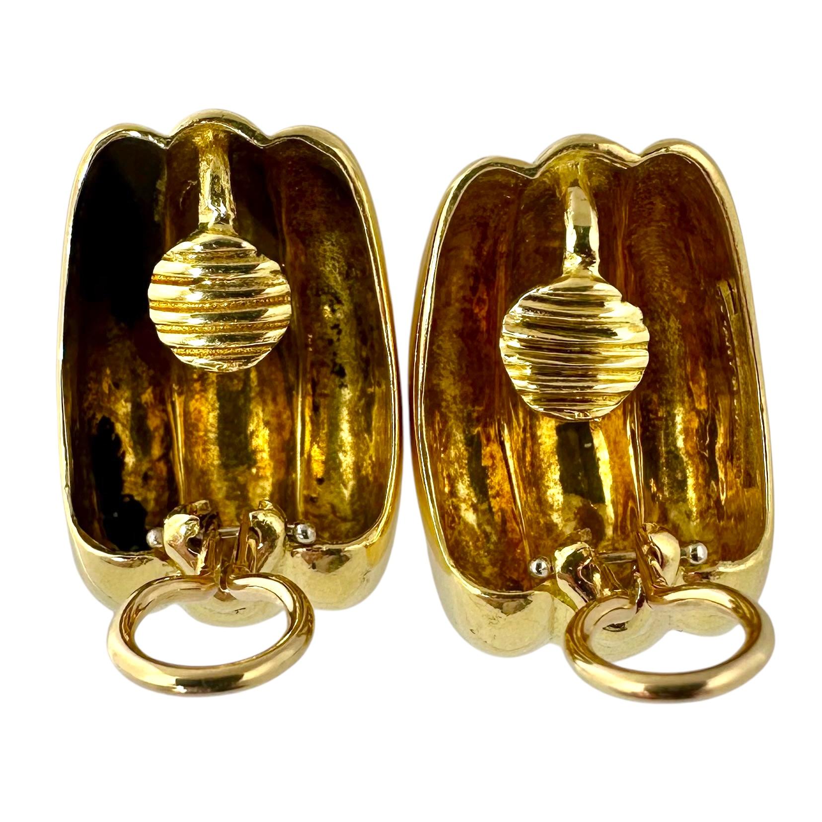 Women's Vintage Tiffany & Co.18K Yellow Gold Fluted Clip-On Earrings Ideal for Everyday For Sale