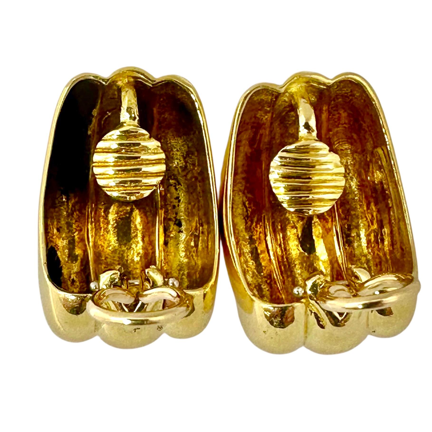 Vintage Tiffany & Co.18K Yellow Gold Fluted Clip-On Earrings Ideal for Everyday For Sale 1