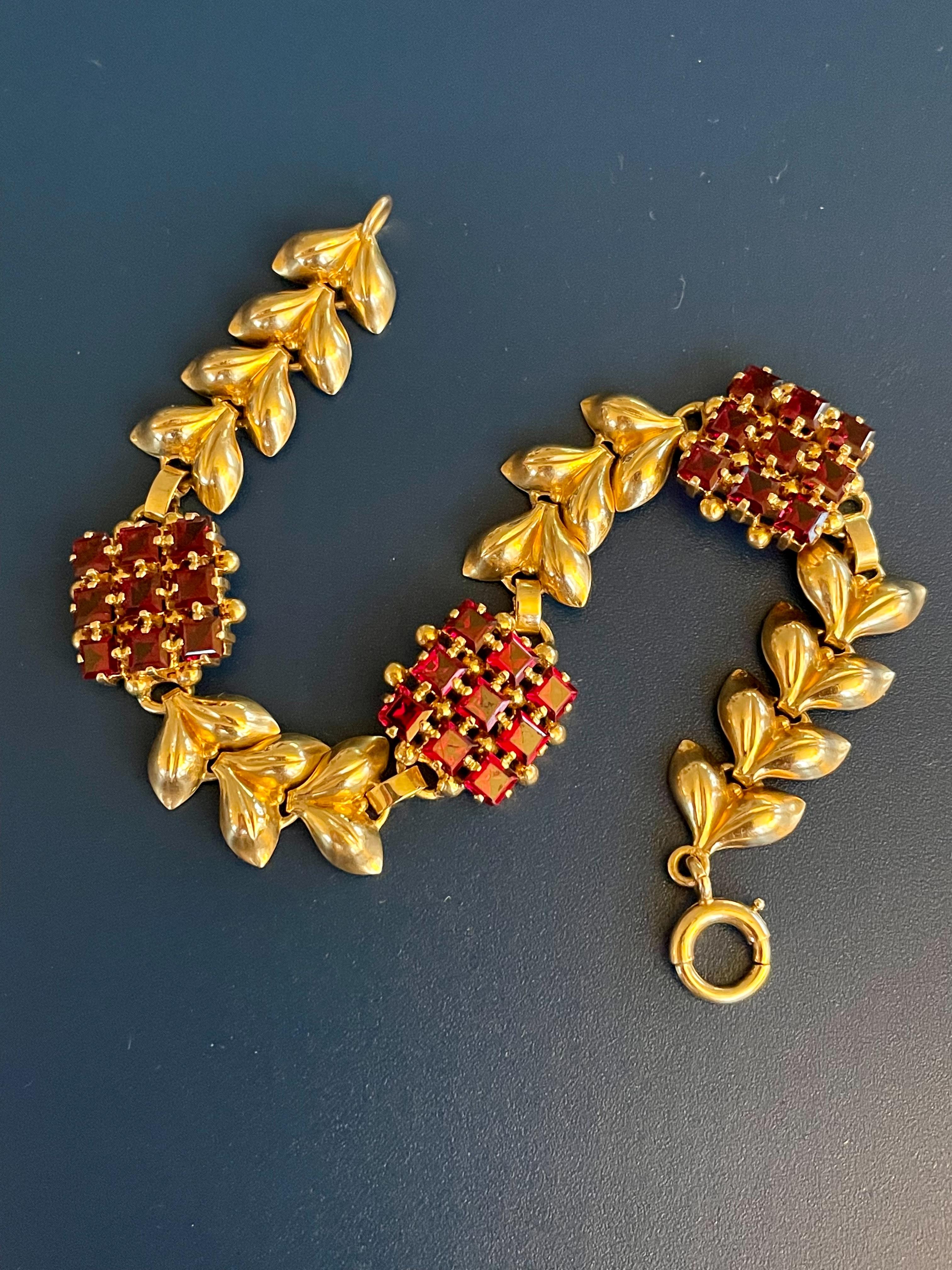 Vintage Tiffany Garnet and 14 Karat Yellow Gold Link Bracelet For Sale 2