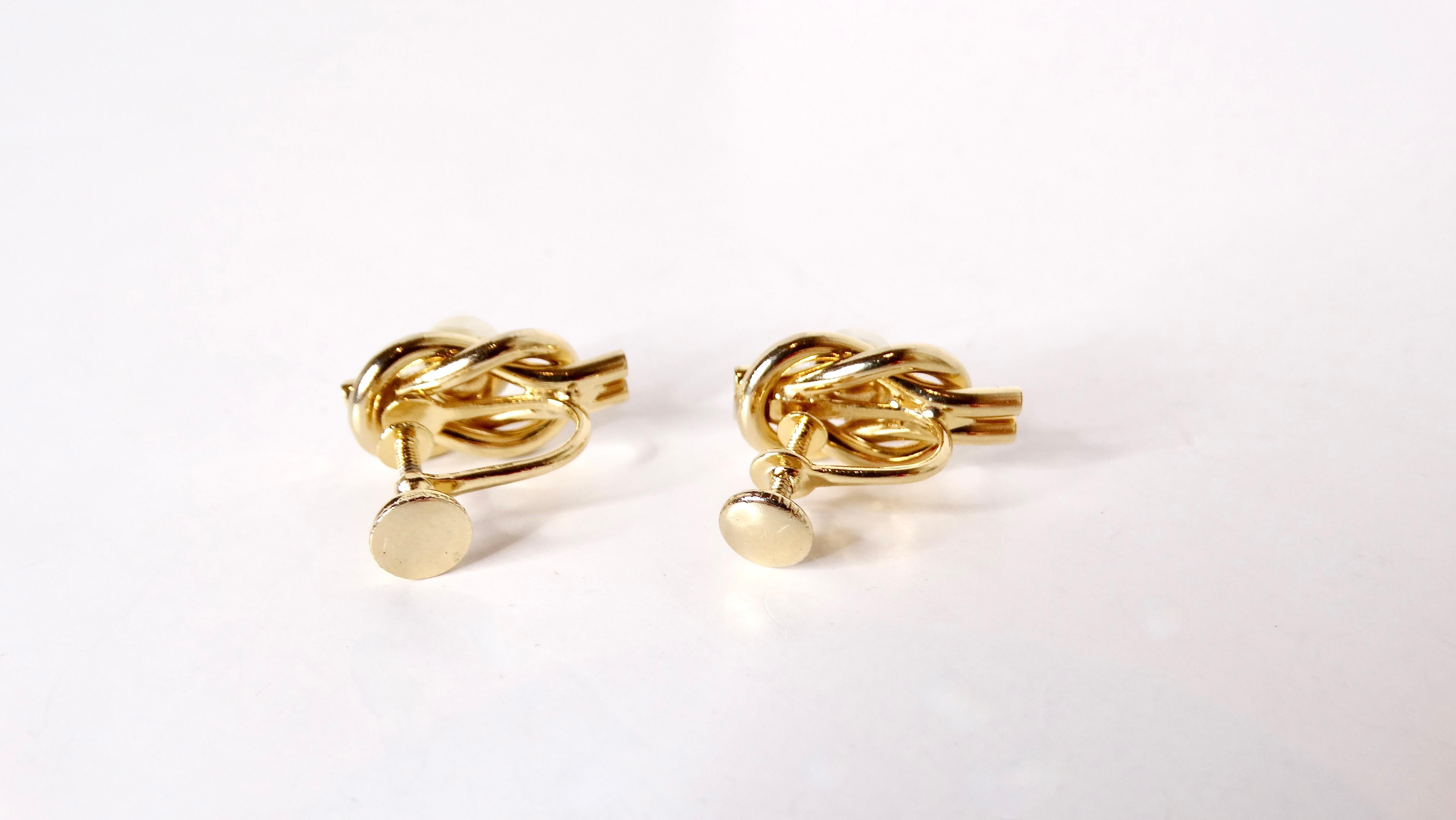 Pendientes de nudo de perlas de fantasía en oro amarillo de 14k de inspiración vintage Tiffany en Bueno estado para la venta en Scottsdale, AZ