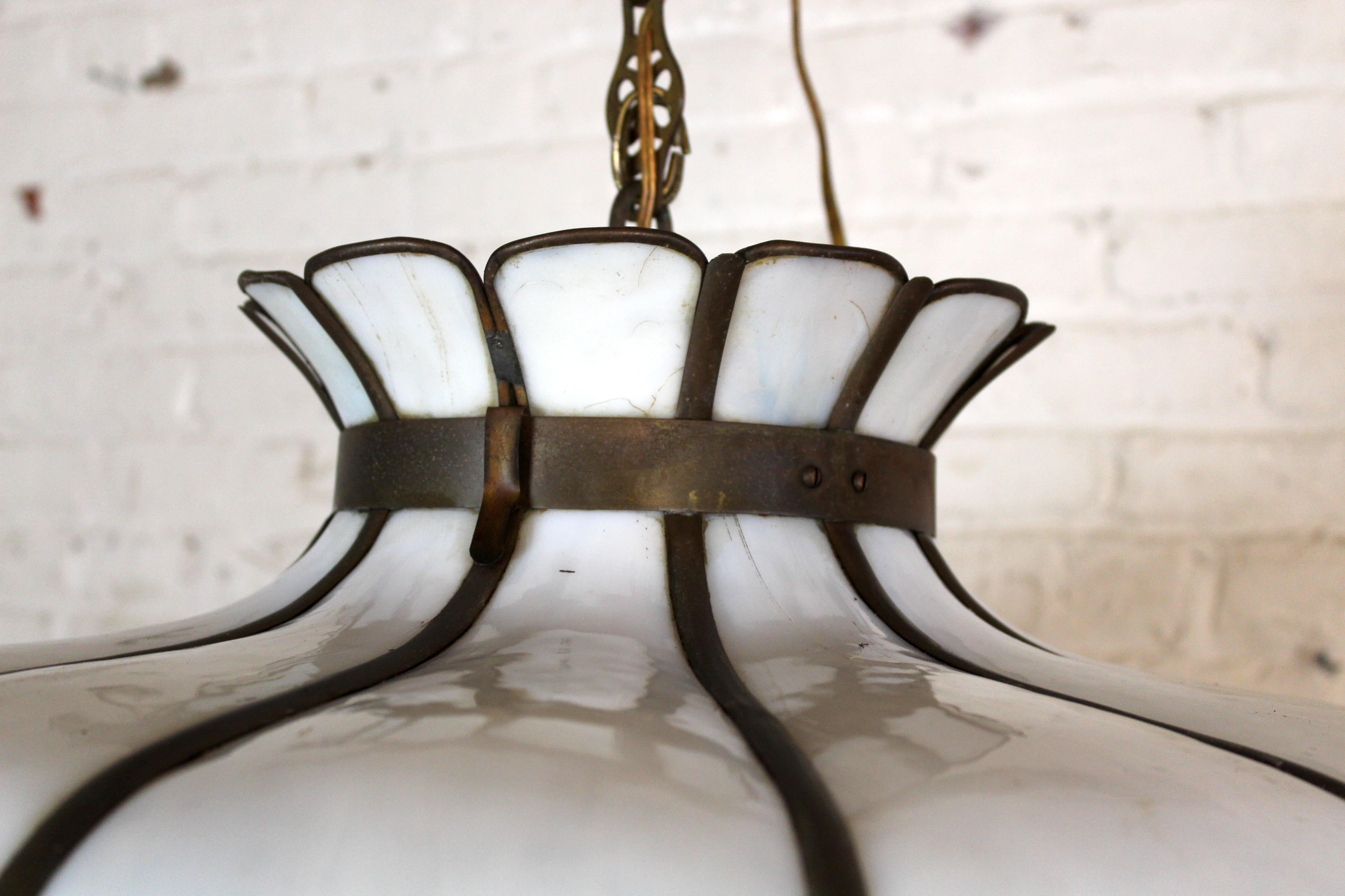 Vetro colorato Lampada a sospensione in stile Tiffany d'epoca in vendita