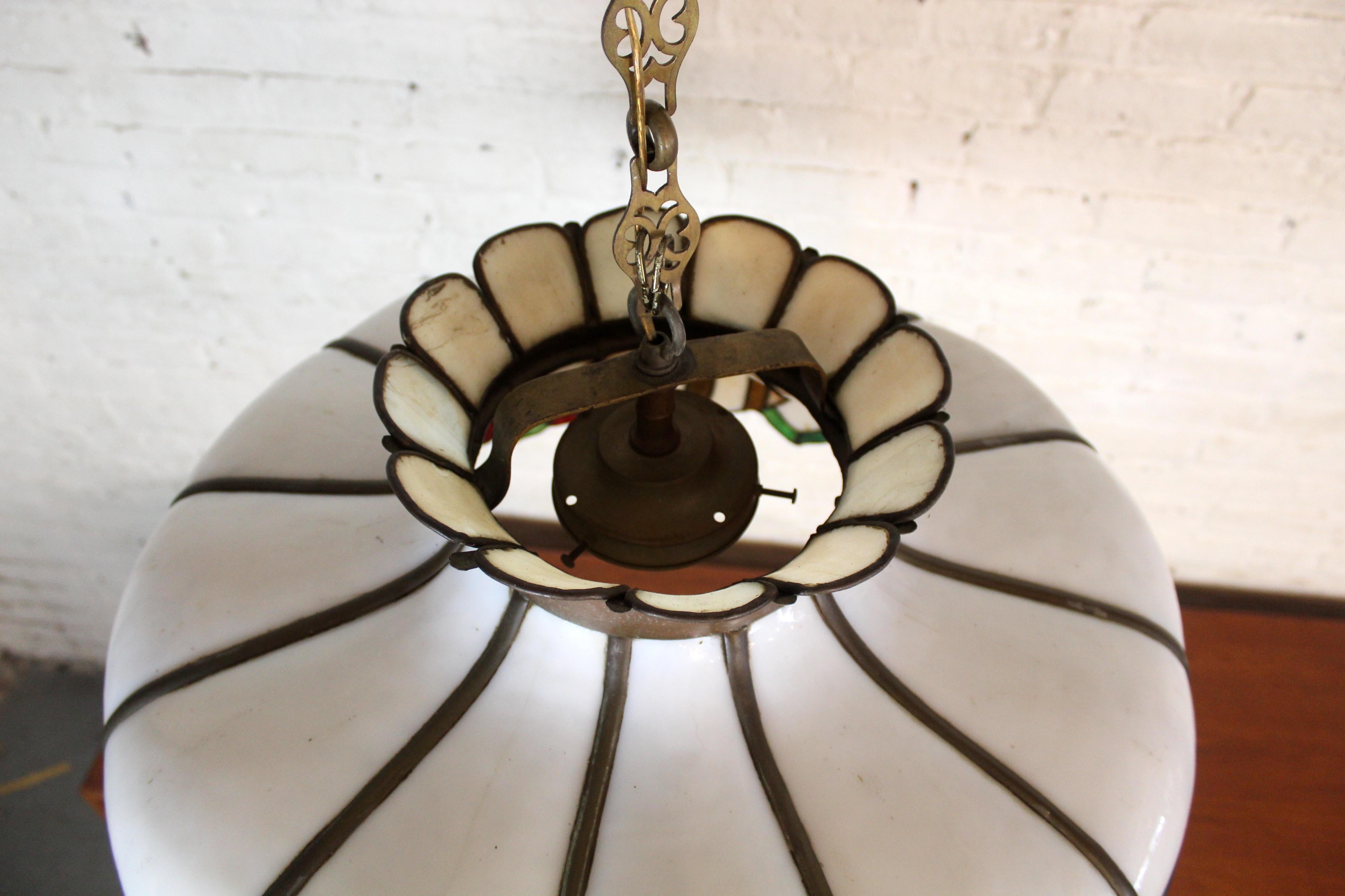 Lampada a sospensione in stile Tiffany d'epoca in vendita 2