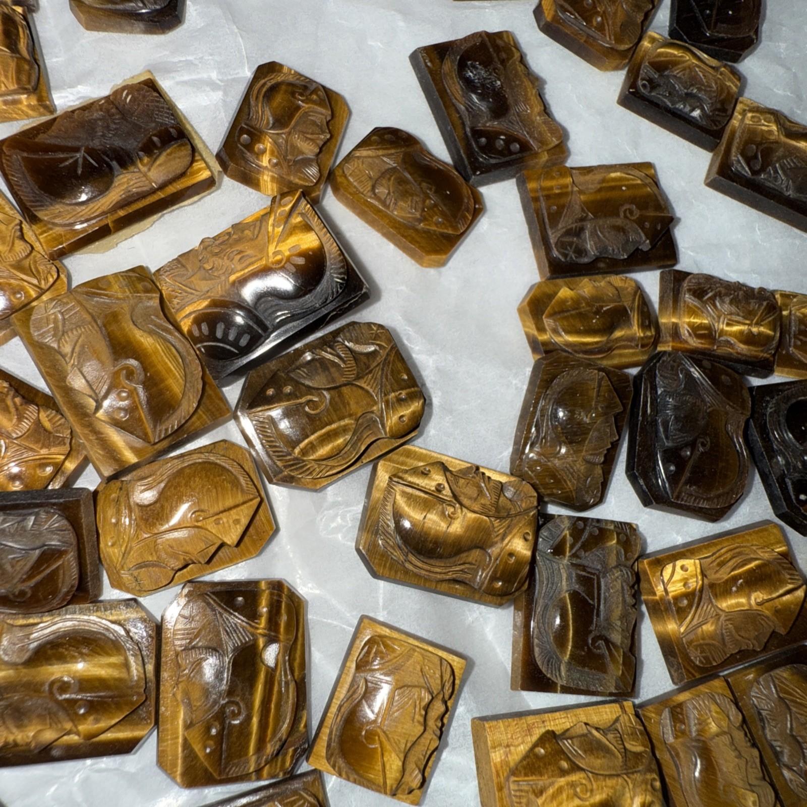 Cammeo d'epoca intaglio occhio di tigre Lotto di 120 pezzi Soldato romano in vendita 1