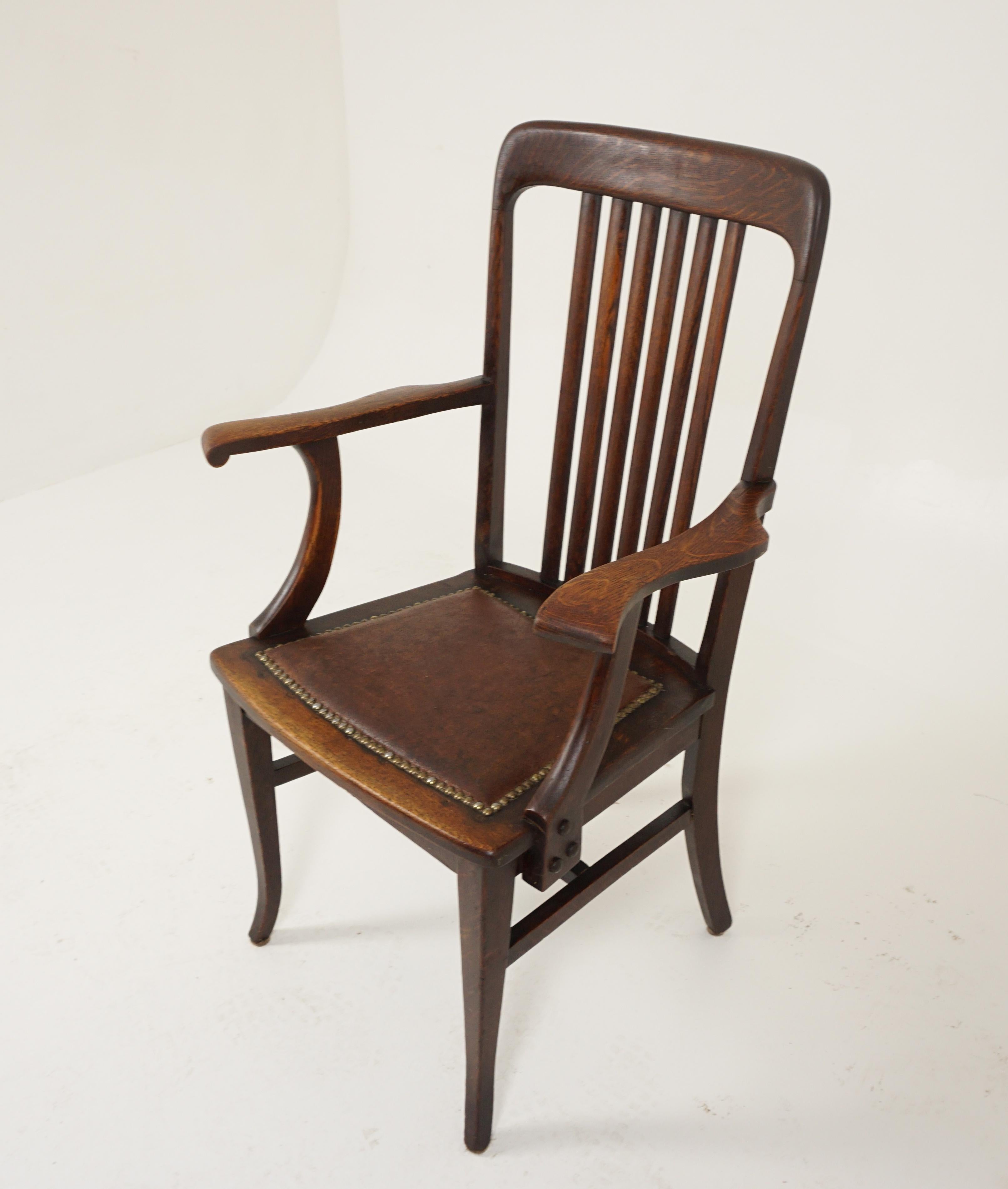 Vintage tiger oak arm chair, dining chair, America 1920, B2480b

America 1920
Solid Oak
Original finish
Rounded top rail
Six vertical slats to the back
Upholstered leather seat
Splayed out tapered front legs
Connected with H stretcher