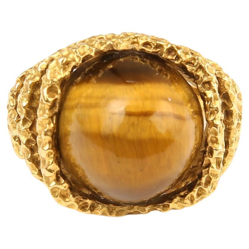 Vintage Tiger's Eye cabochon 18 Carats Yellow Gold Ring For Sale
