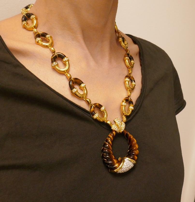 Vintage Tiger's Eye 18k Gold Necklace Signed MOBA In Good Condition In Beverly Hills, CA