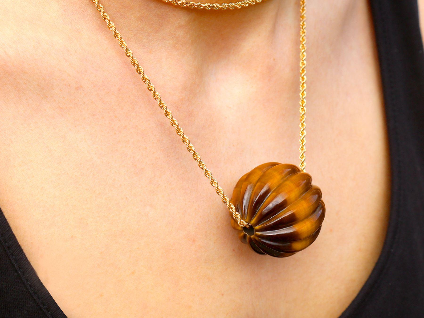 Vintage Tigers Eye and 14k Yellow Gold Pendant, circa 1970 For Sale 6