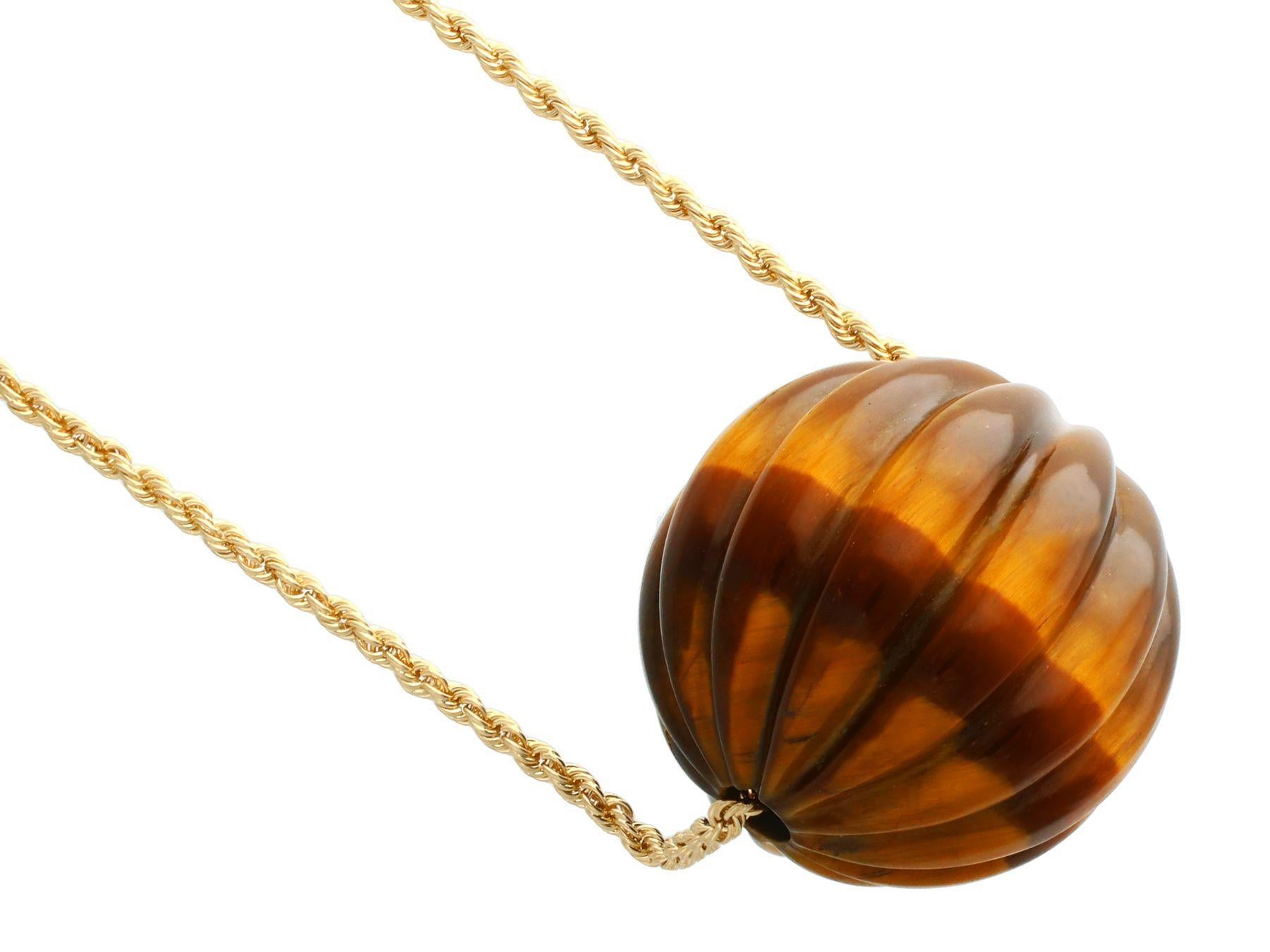 Vintage Tigers Eye and 14k Yellow Gold Pendant, circa 1970 In Excellent Condition For Sale In Jesmond, Newcastle Upon Tyne