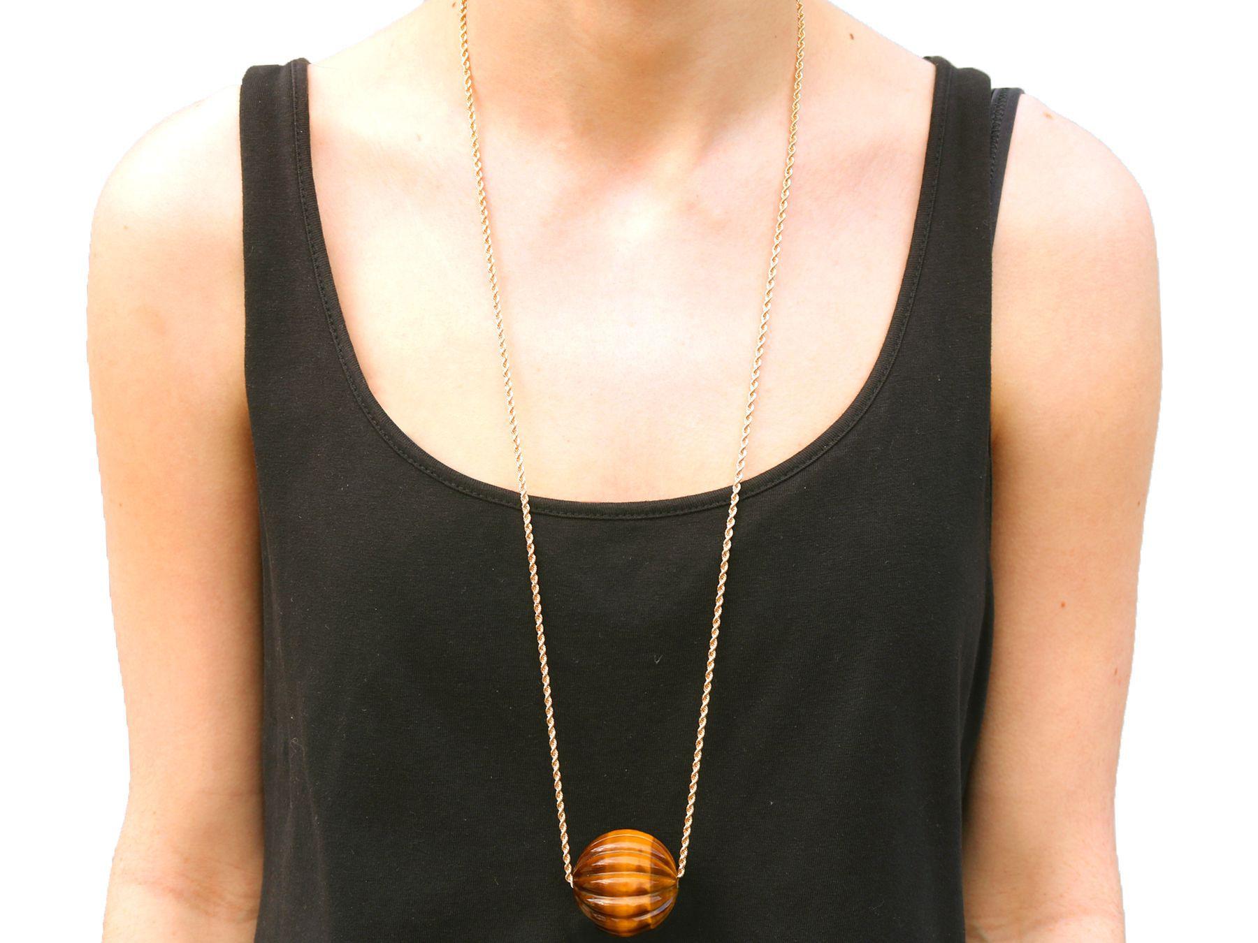 Vintage Tigers Eye and 14k Yellow Gold Pendant, circa 1970 For Sale 4