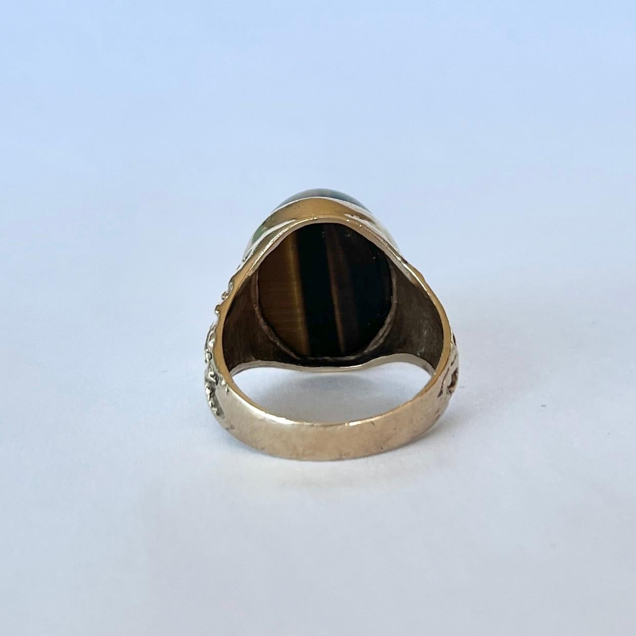 Cabochon Anello con occhio di tigre e oro 9 carati d'epoca in vendita
