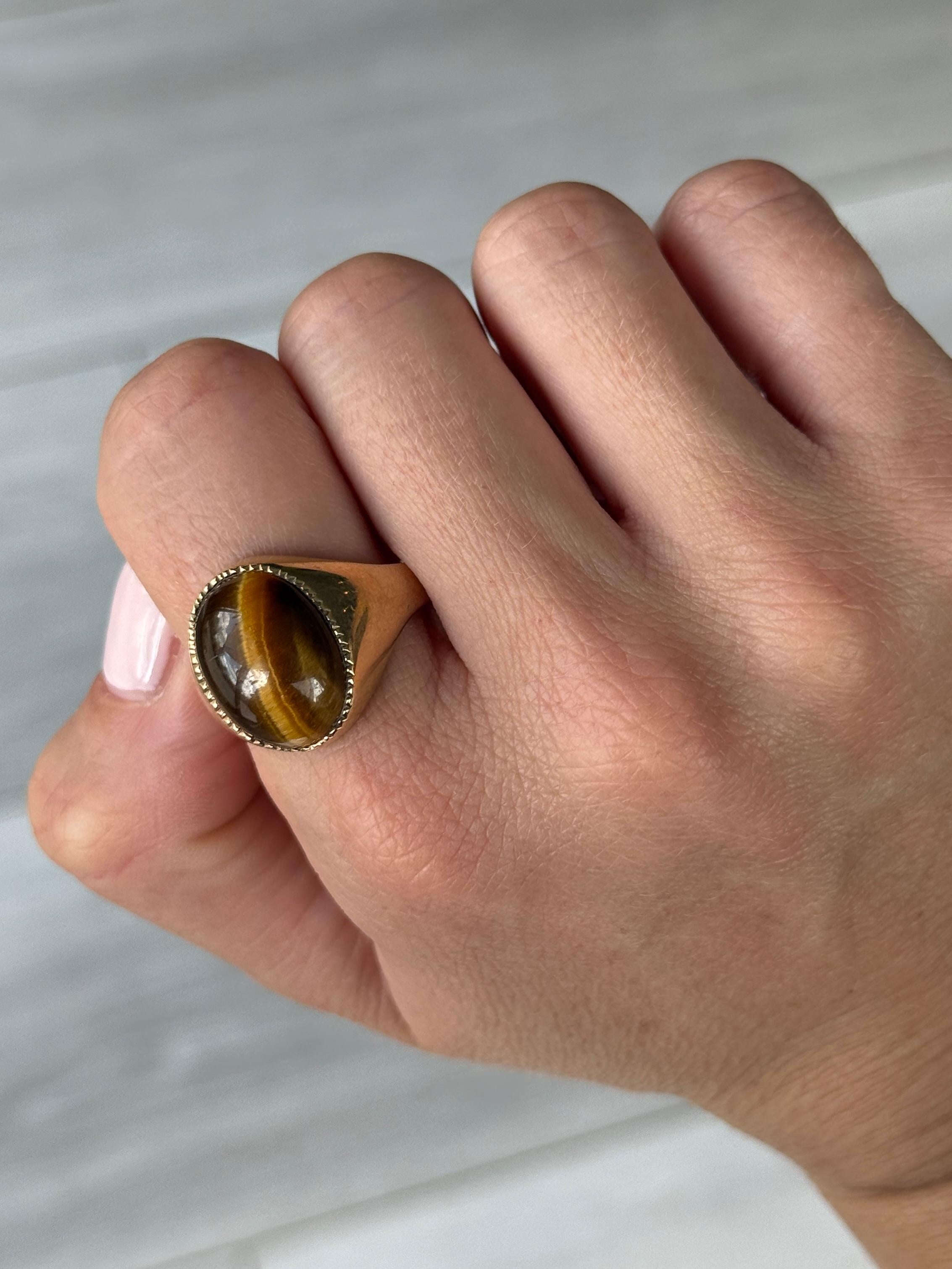 Anello con occhio di tigre e oro 9 carati d'epoca In condizioni buone in vendita a Chipping Campden, GB