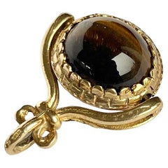 Porte-bonheur vintage en œil de tigre et or 9 carats